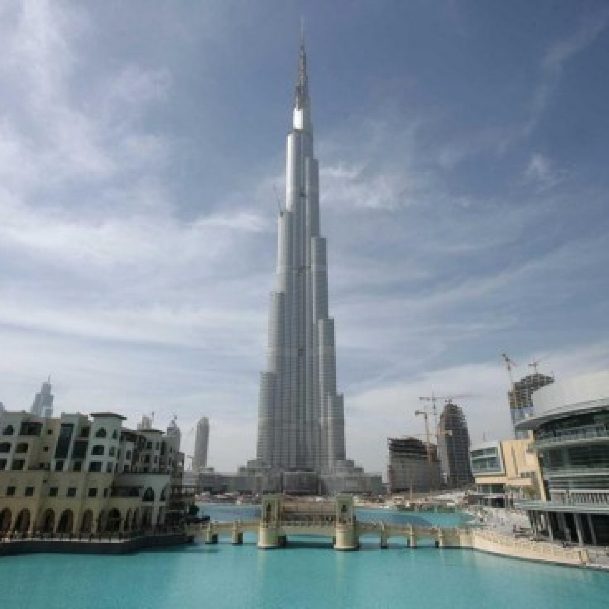  828 Meter Burj Khalifa ist eindeutig das höchste Gebäude der Welt.