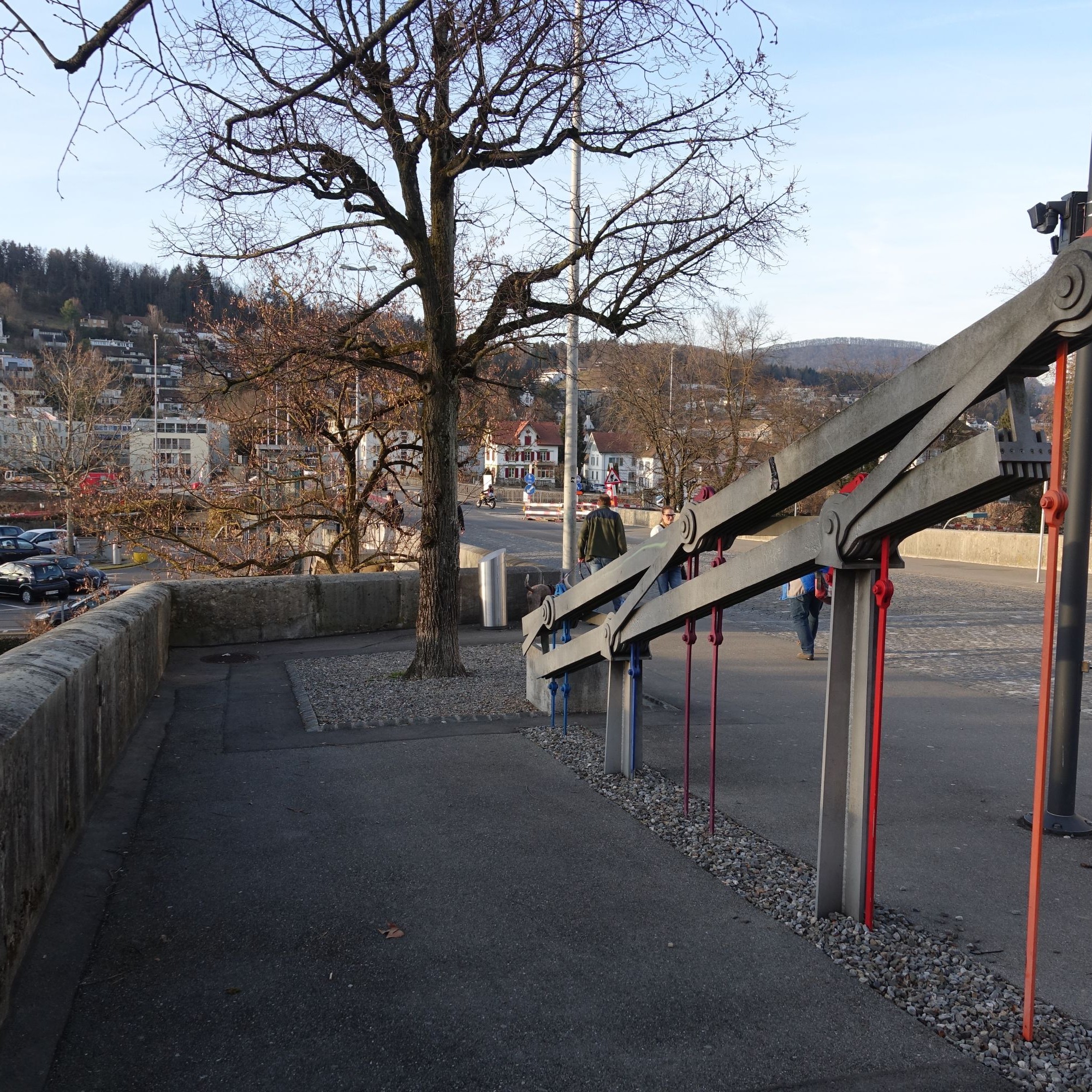 Die letzten erhaltenen Teile der historischen Kettenbrücke sind noch am Eingang zur Altstadt von Aarau zu sehen.