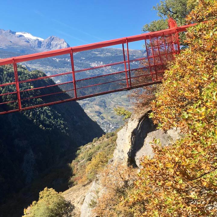 Die Brücke befindet sich im Val d’Anniviers.