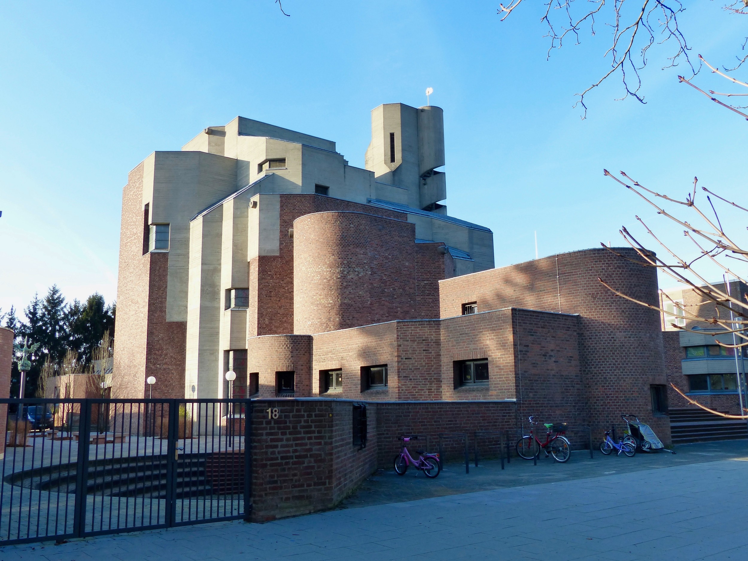 Kirche Christi Auferstehung in Köln Lindenthal