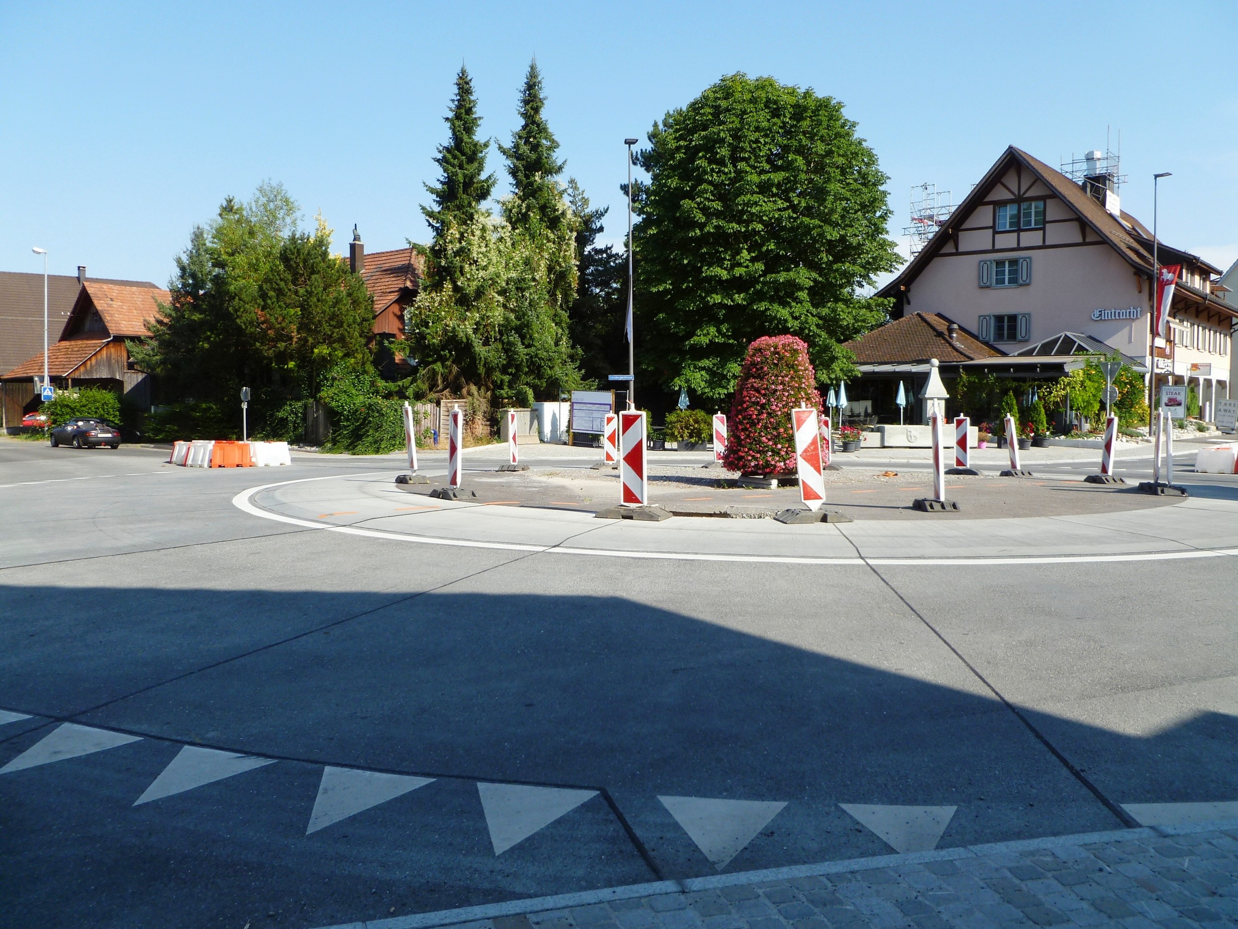 Neuer Kreisel im Zentrum von Schaffisheim