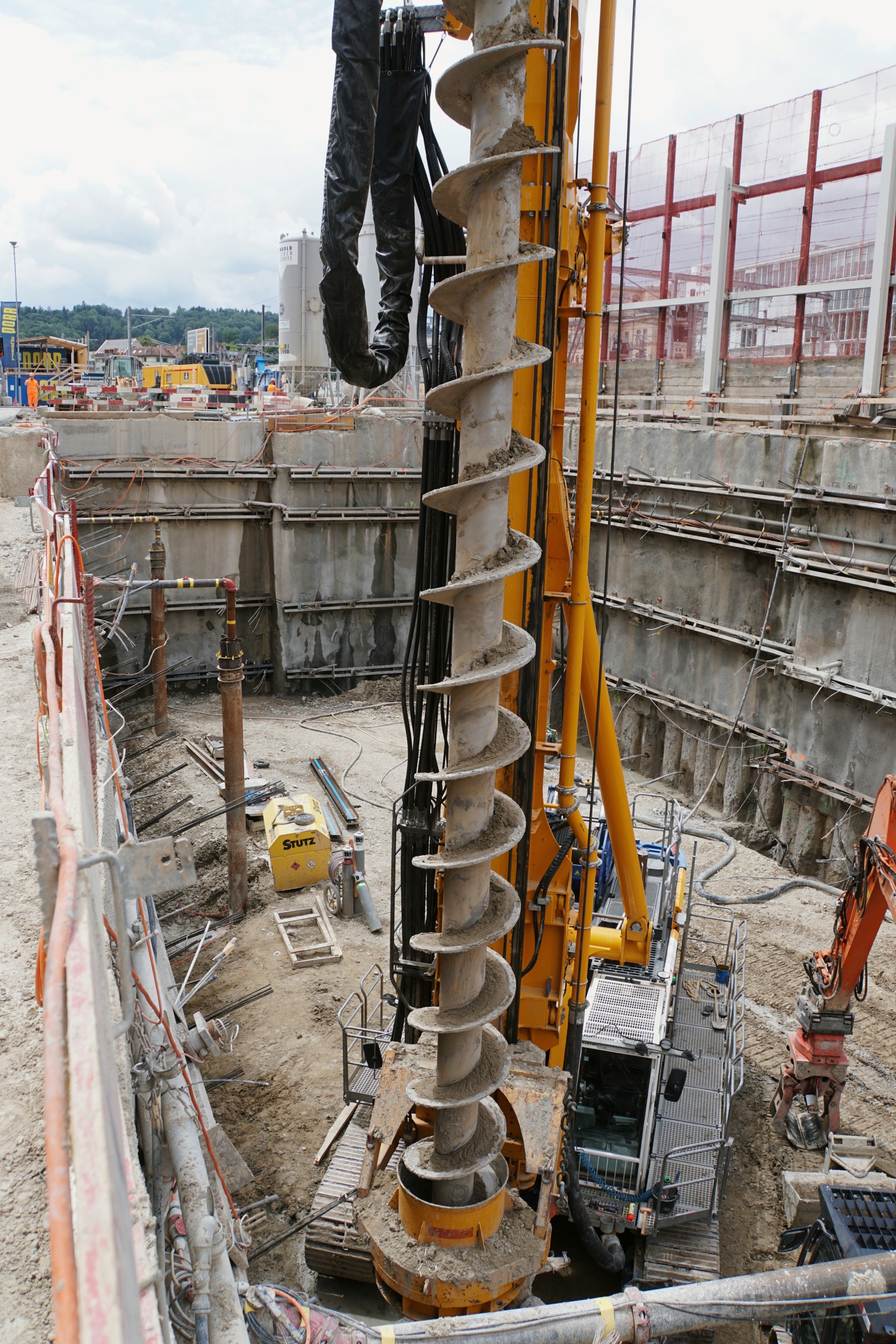 Fundationspfähle bei der Baugrube zum Franklinturm