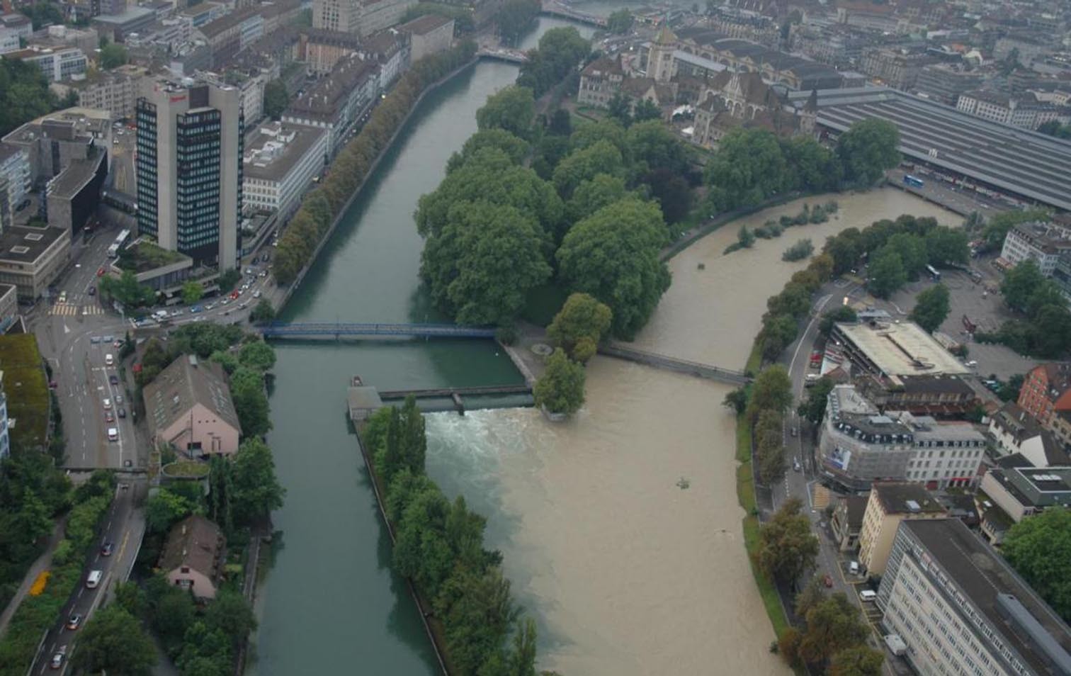 Hochwasser bei Zürcher Platzspitz