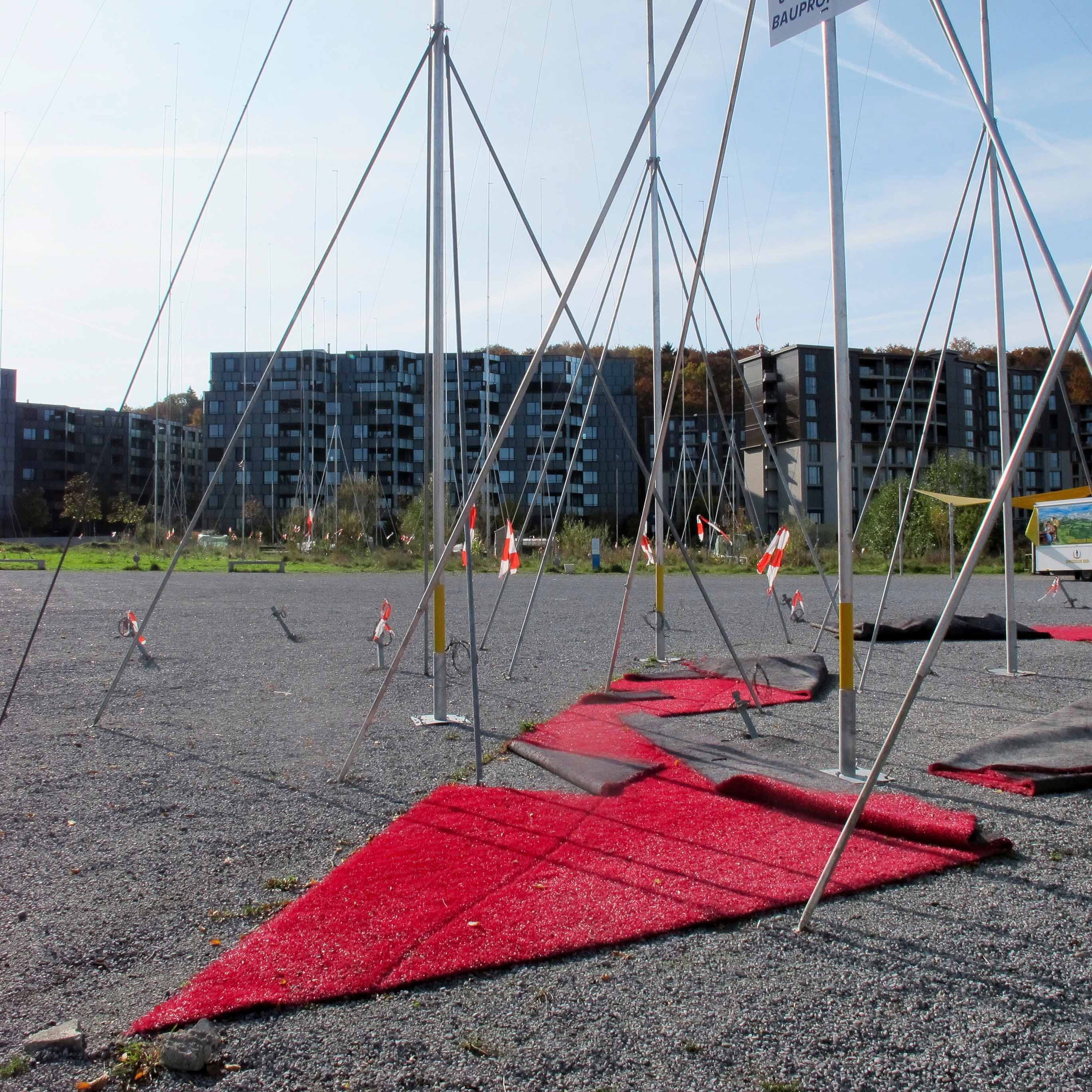 Baugespanne auf einer Brache in Zürich