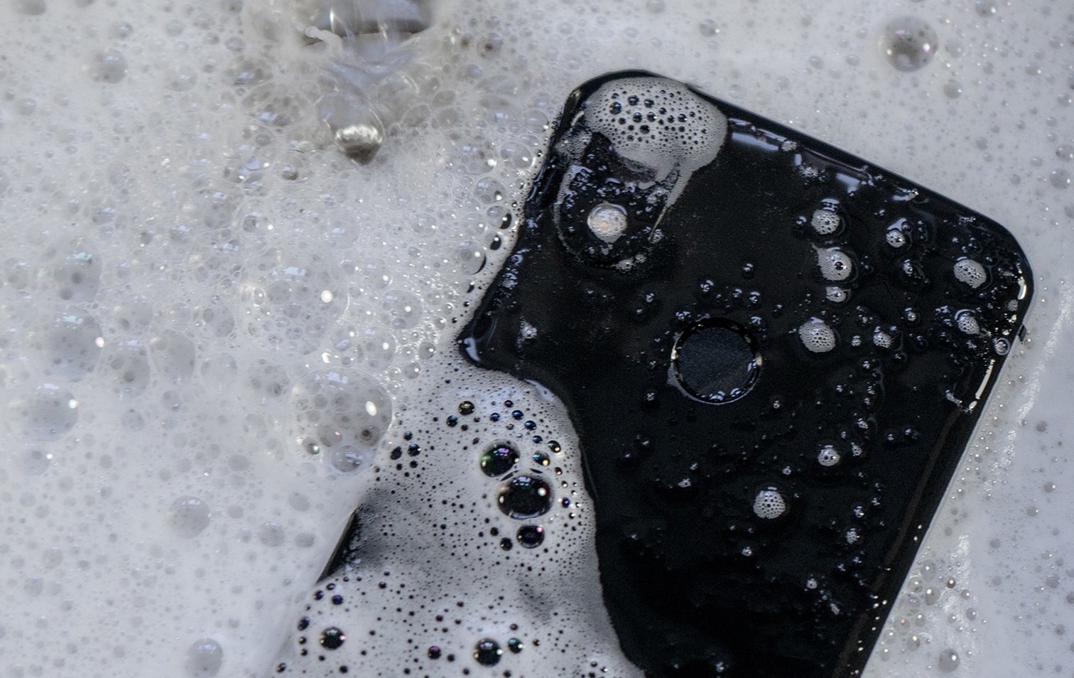 Smartphone S52 kann mit Seife gewaschen werden