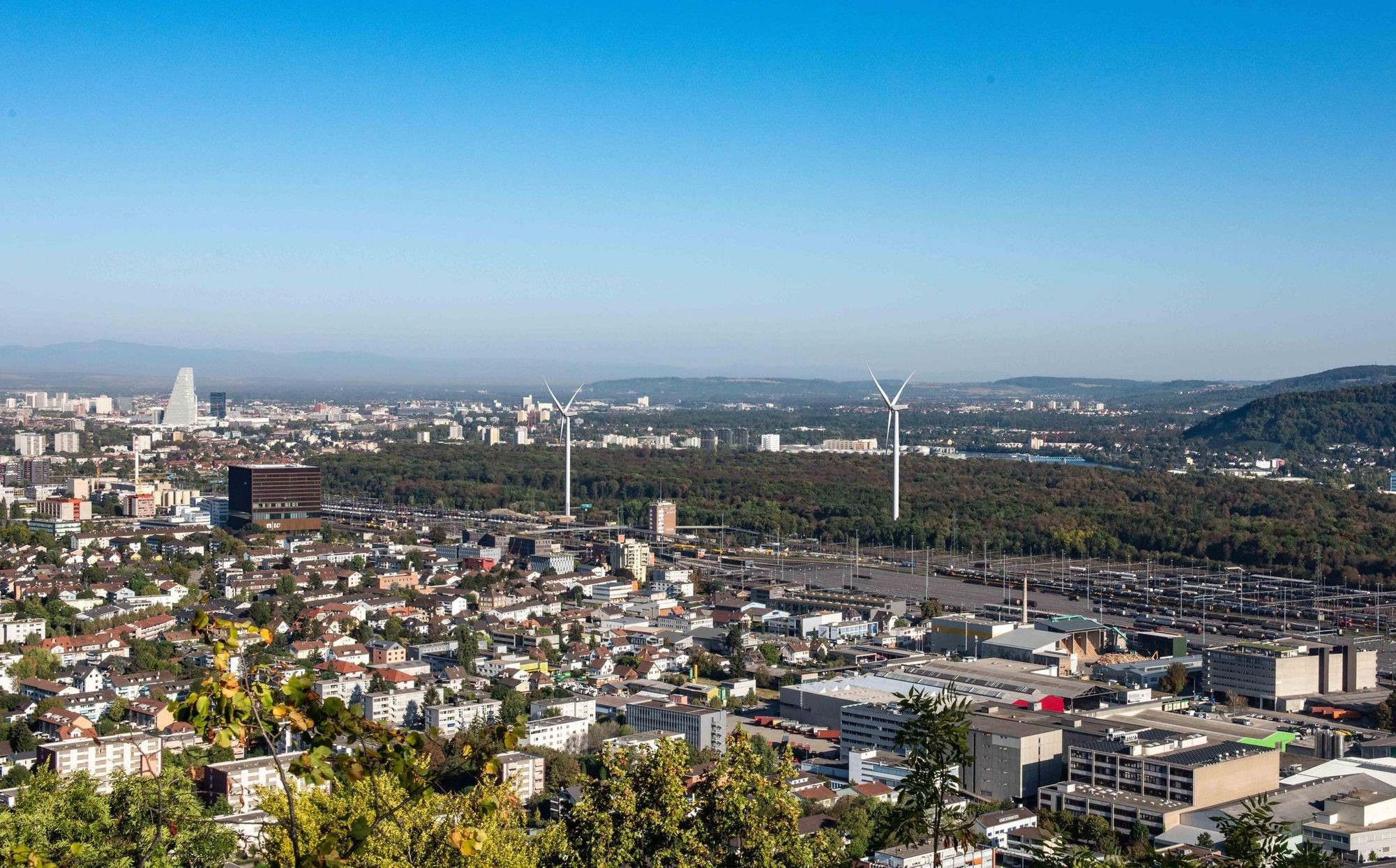 Visualisierung der zwei Windturbinen in der Muttenzer Hard