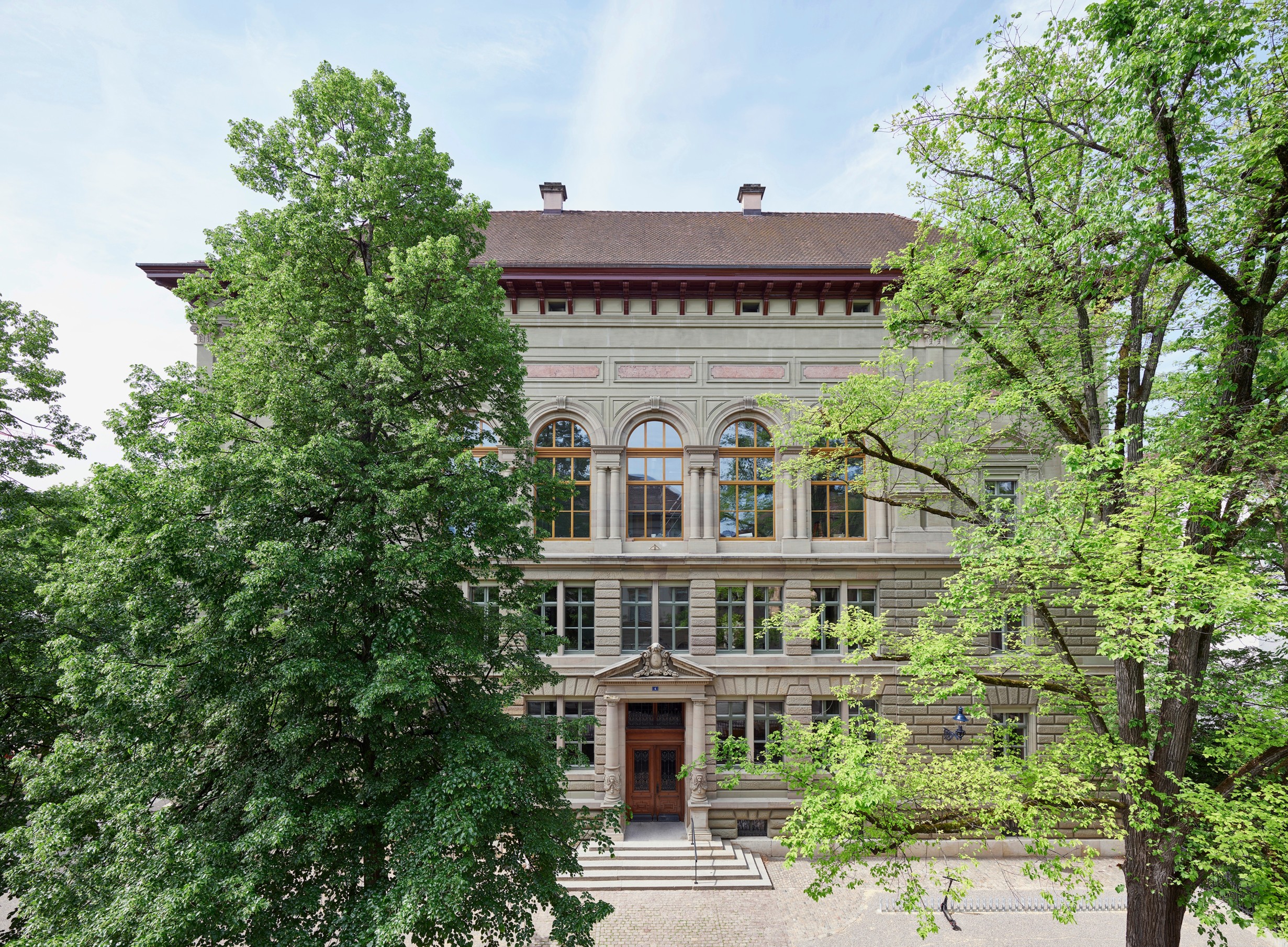 Nach der Sanierung des Schulhauses in der Basler Rittergasse gehen wieder Primarschüler ein und aus. Lange Zeit wurde es als Verwaltungsgebäude des Bauinspektorats genutzt.