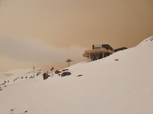 Saharastaub auf dem Gütsch bei Andermatt