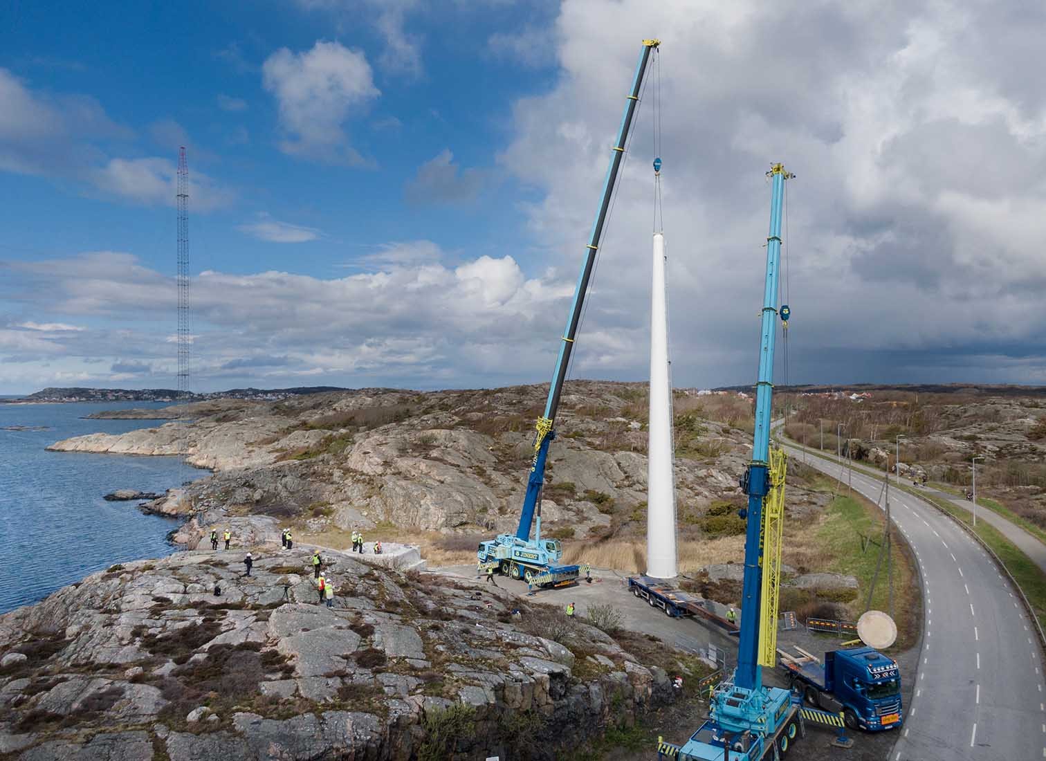 Montage Windturbine aus Holz in Schweden