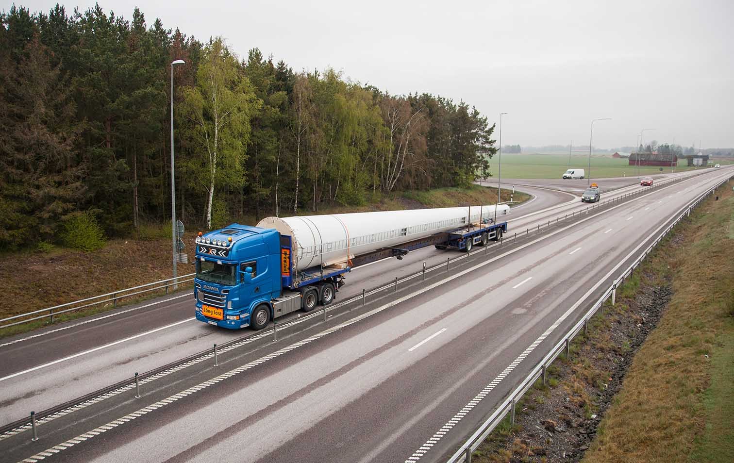 Transport Windrad aus Holz in Schweden