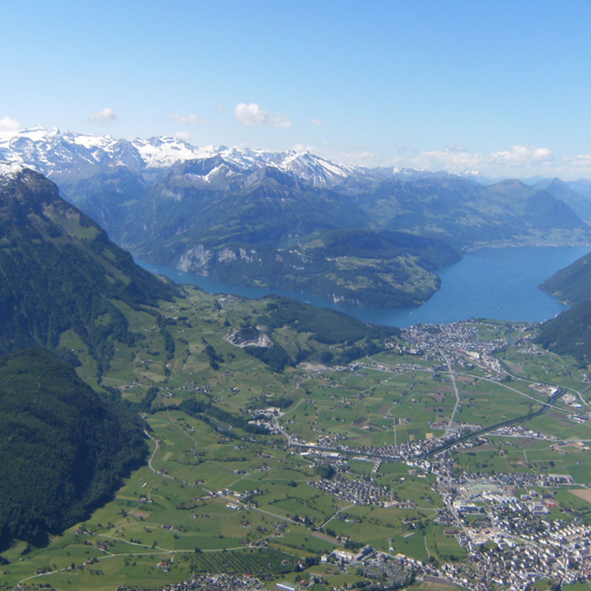 Brunnen SZ ist einer von fünf Orten, an denen die schwimmende Plattform Station machen wird. (Bild: wikimedia)