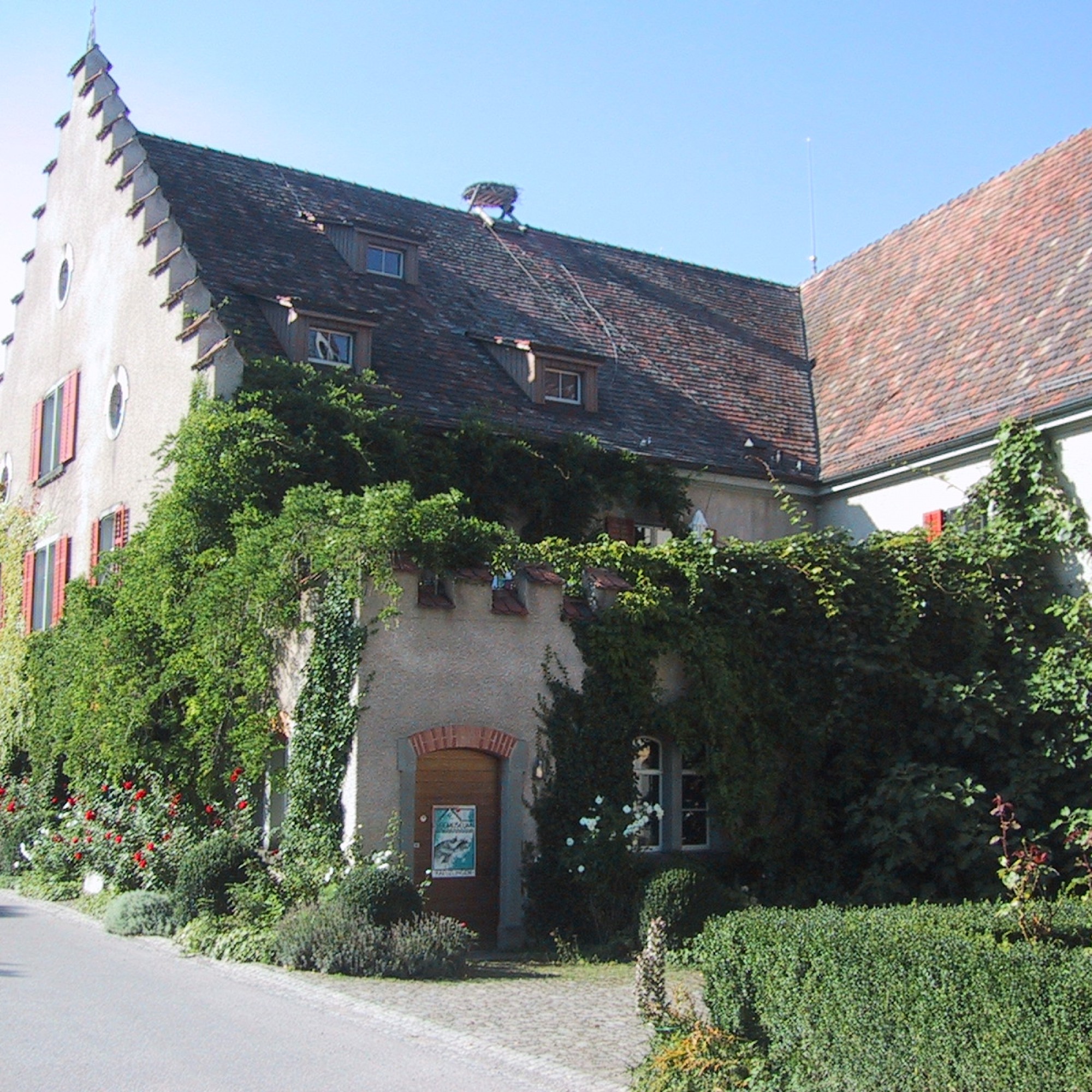 Das Seemuseum Kreuzlingen: das ehemalige Klostergebäude weist viele ortstypische Farbschattierungen auf.