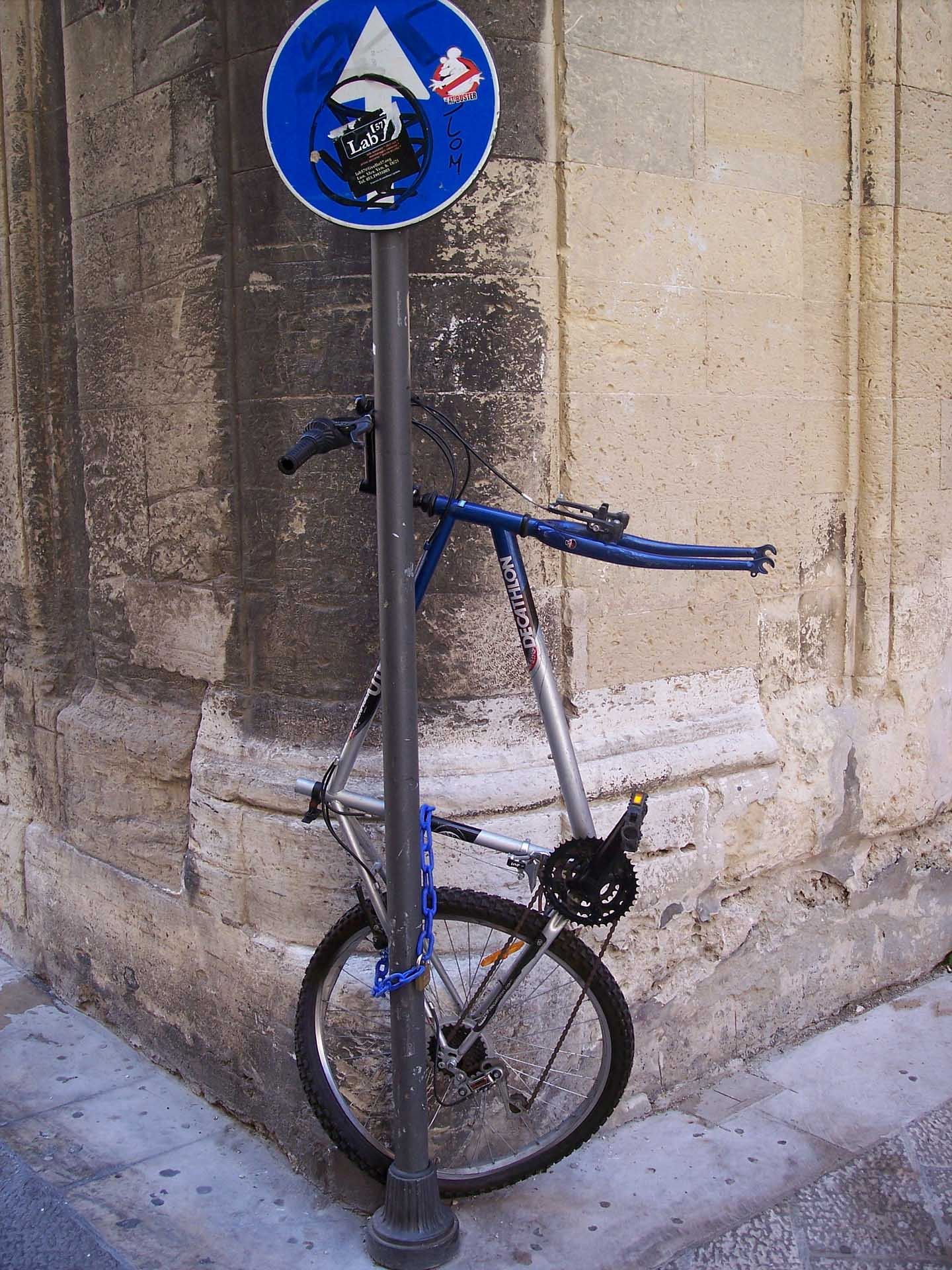 Blaues Strassenschild