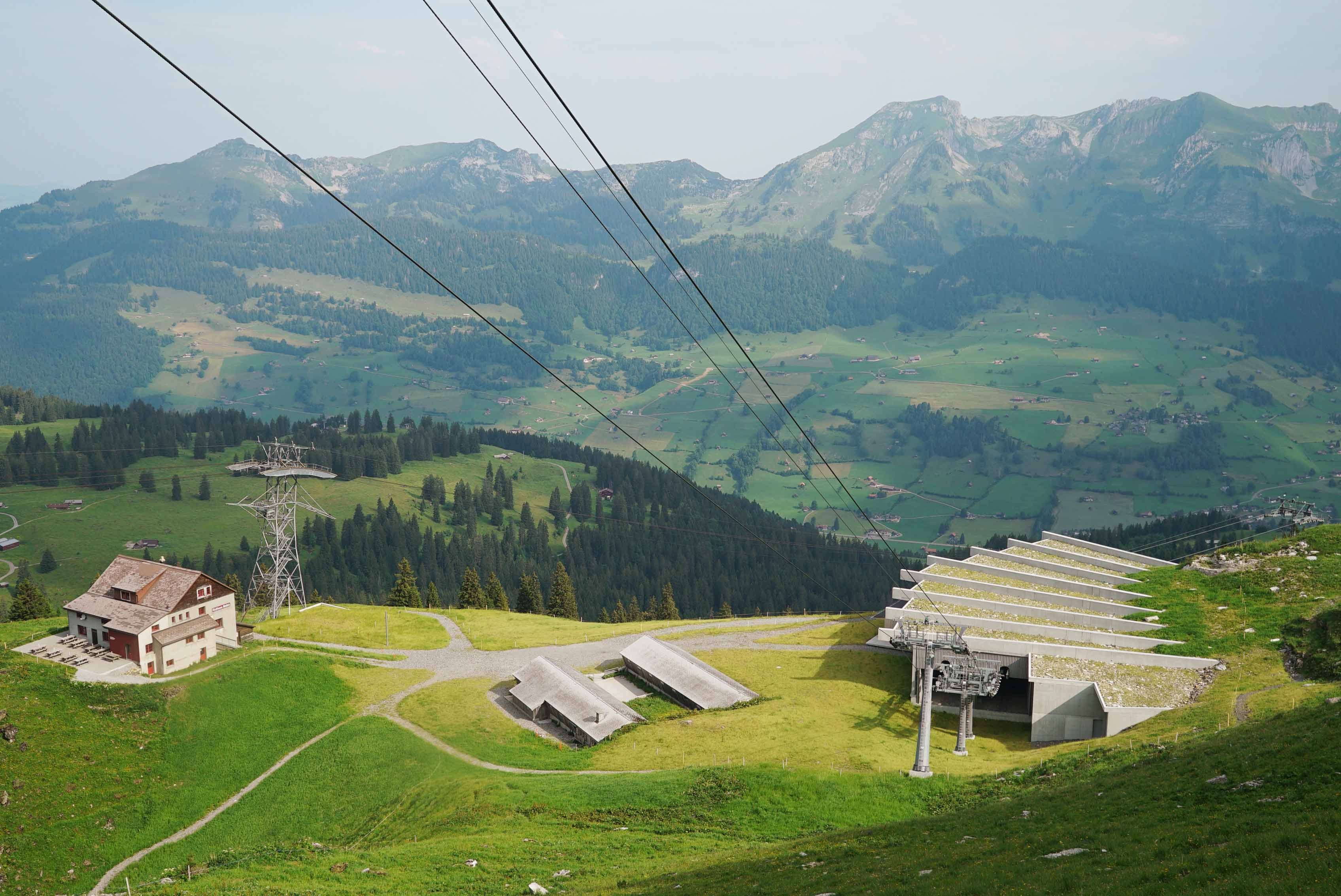 Mittelstation der Gondelbahn Espel-Stöfeli-Chäserrugg