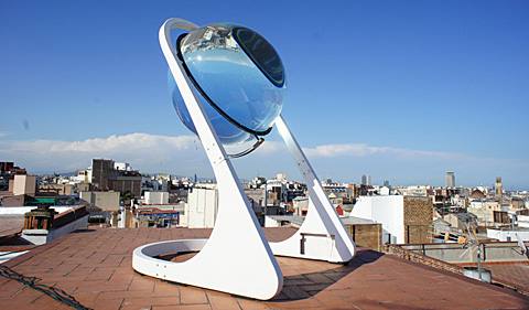 DIe Solarkugel funktioniert wie eine Kobination aus Brennglas, Photovoltaik-Panel und Microtracker. (Bild: pd)