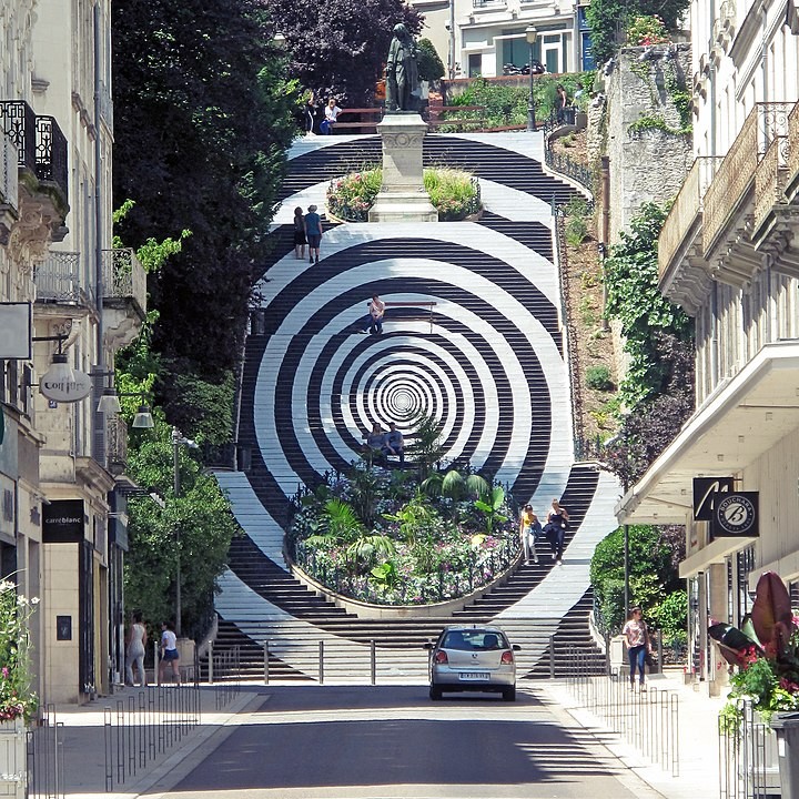 Hypnotisches Motiv auf Denis-Papin-Treppe in Bois