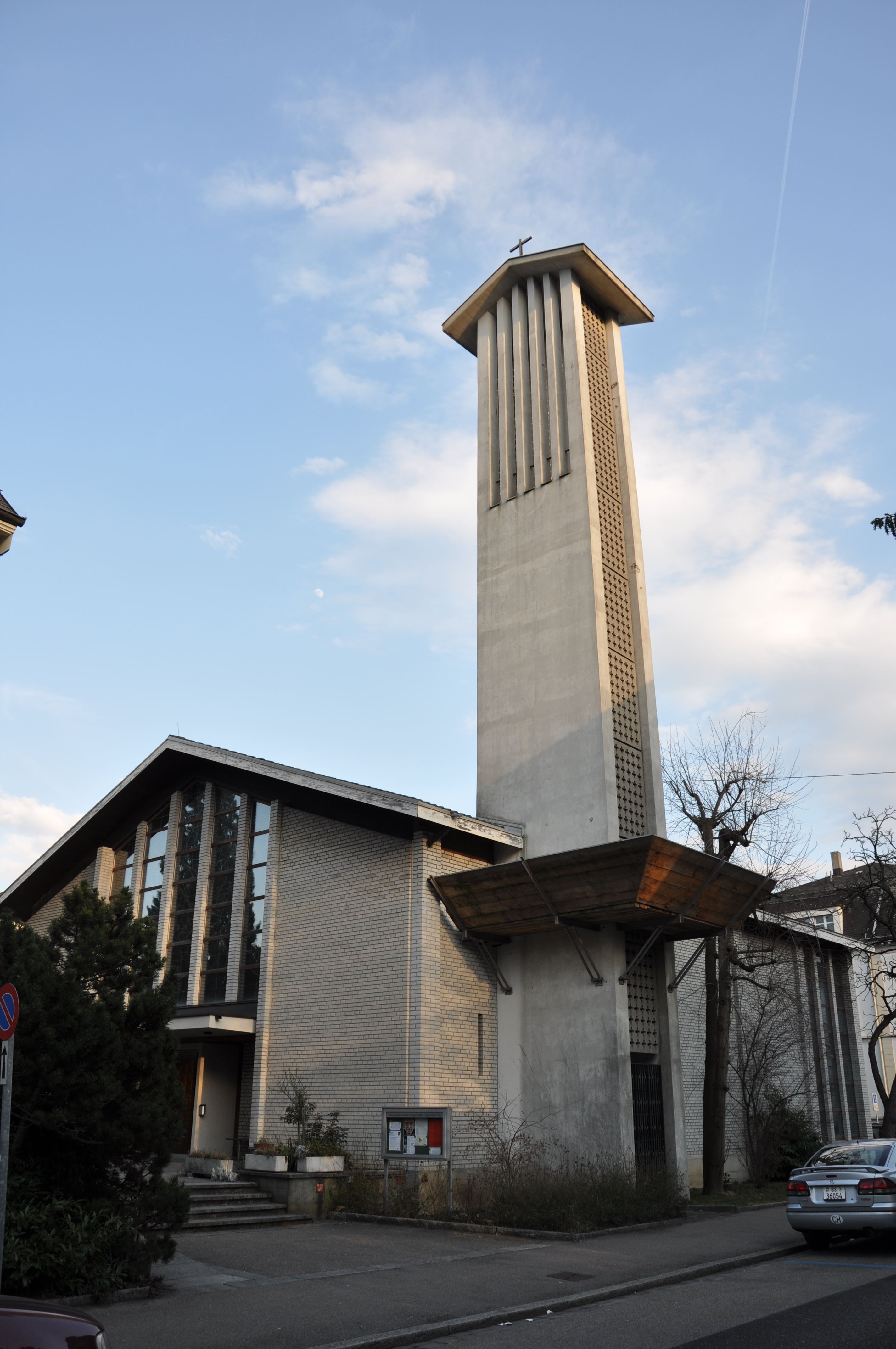 Kirchturm Sacré-Cœur Basel Holzkragen
