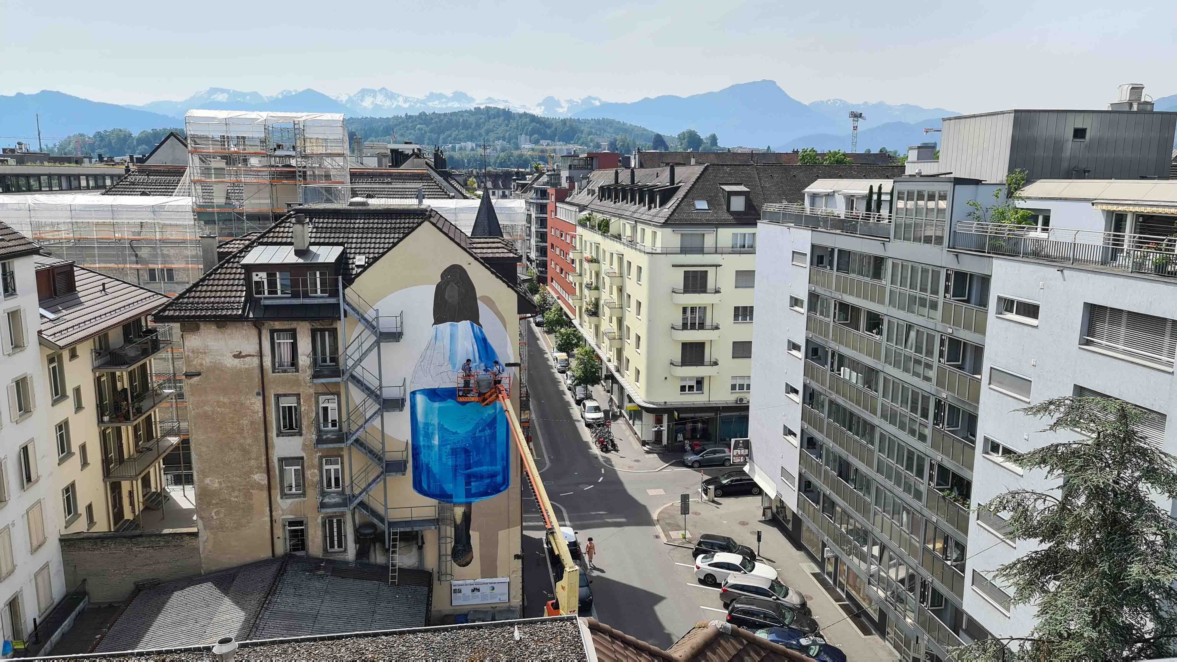 Nevercrew malt Wandbild in Stadt Luzern