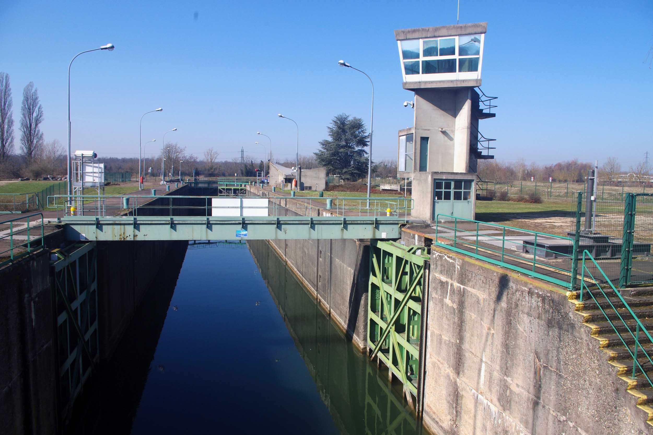 Schleusenwärterturm von Le Corbusier am Rhein-Rhône-Kanal