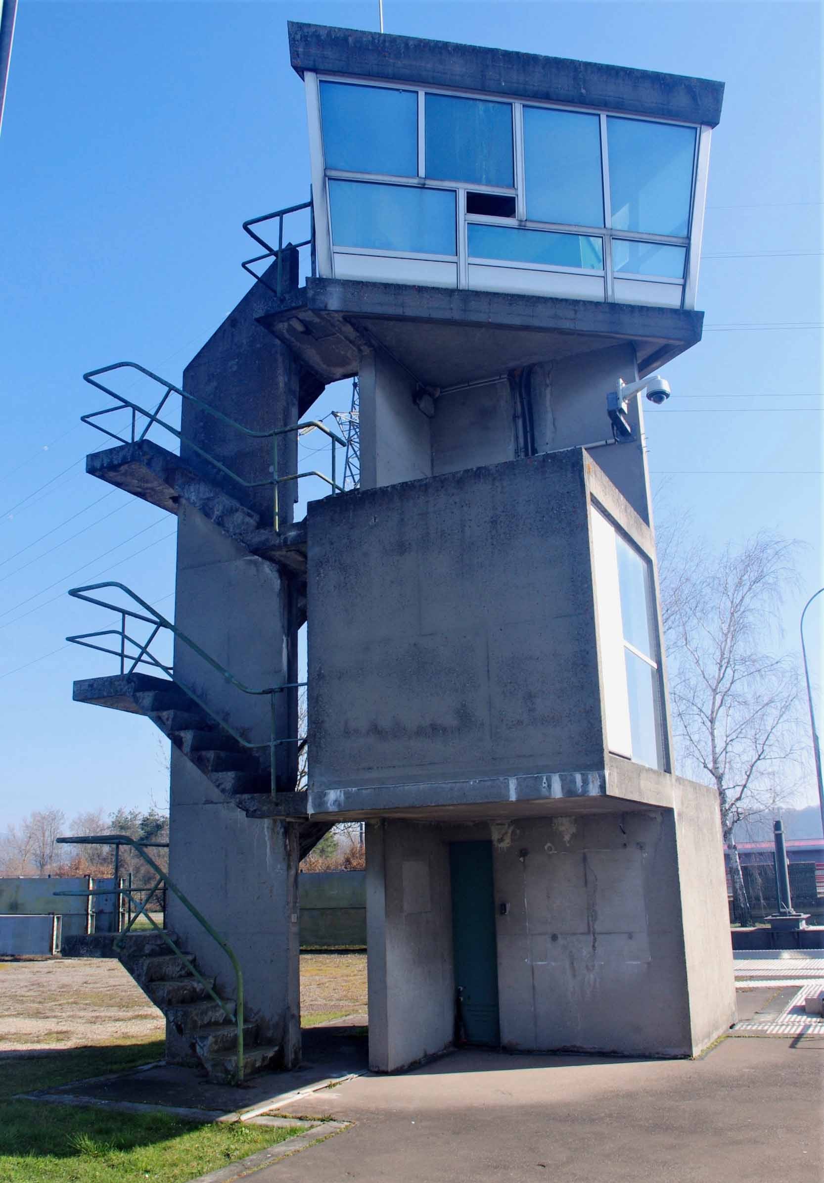 Schleusenwärterturm von Le Corbusier am Rhein-Rhône-Kanal