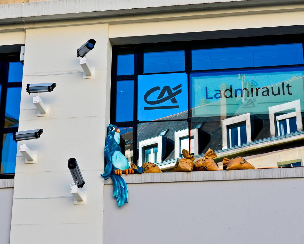 Kunstinstallation vor der Bank Credit Agricole in Nantes