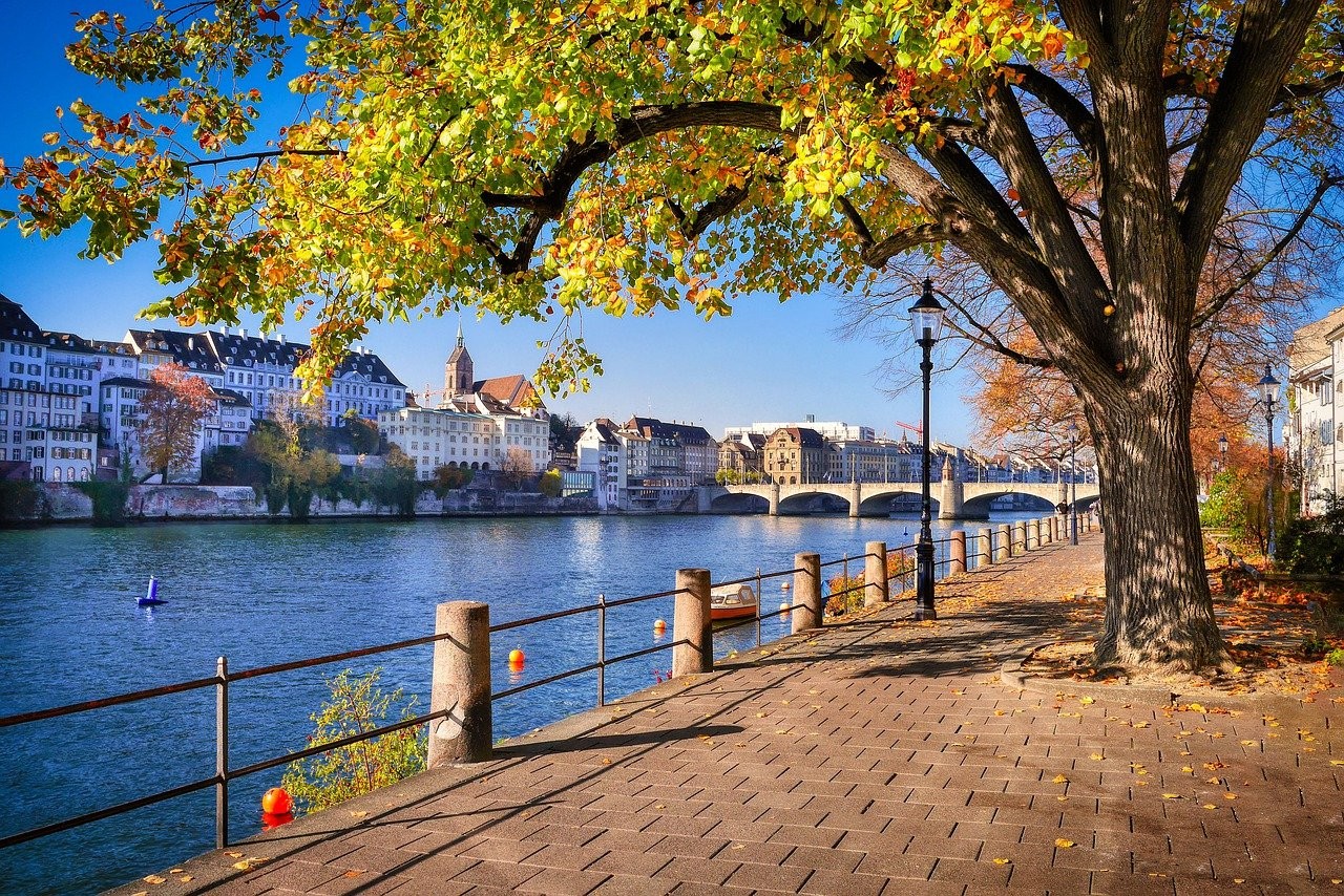 Blick auf den Rhein in Basel-Stadt