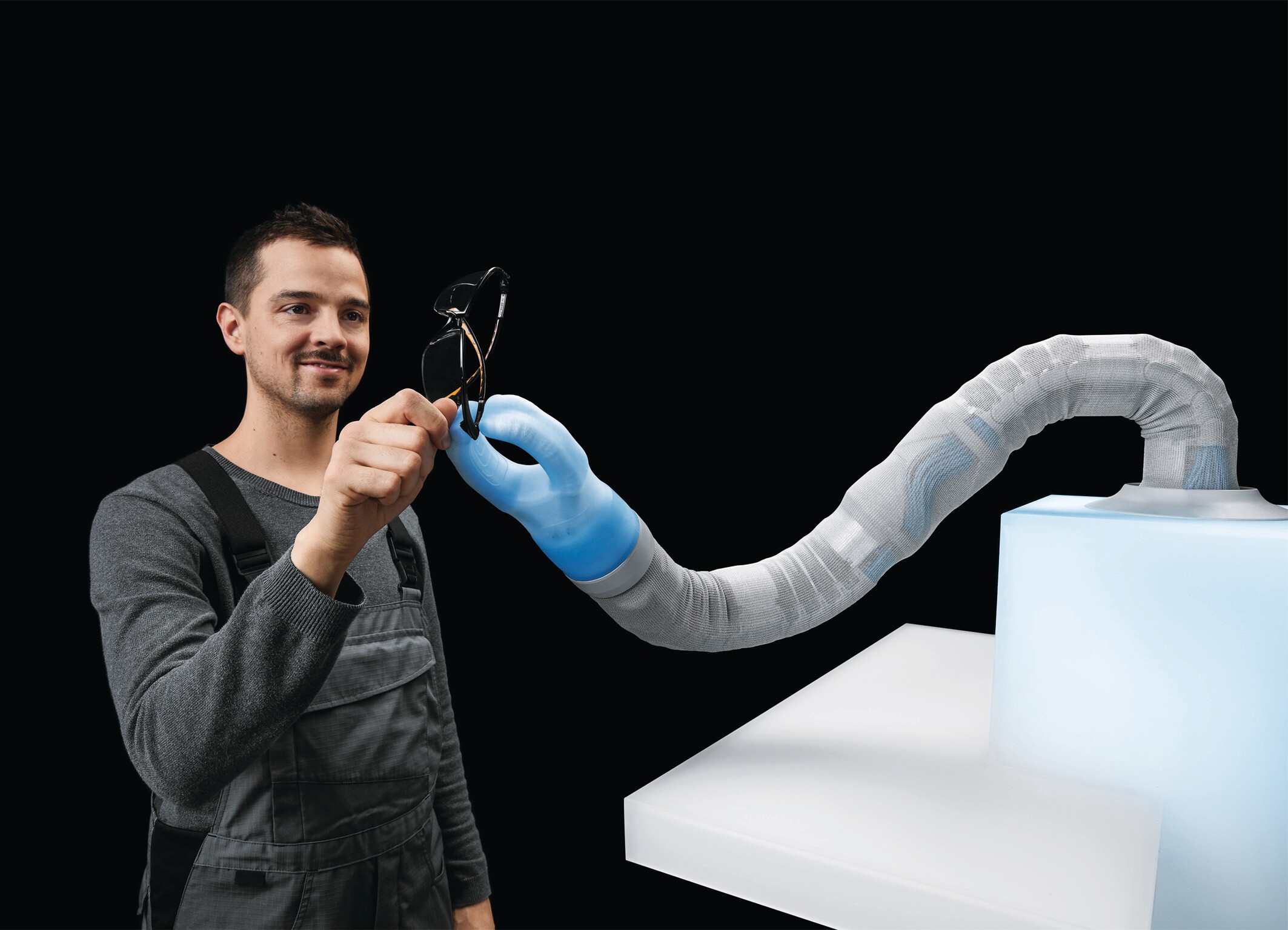 «Bionic SoftHand» «SoftArm» Zusammenspiel Festo AG