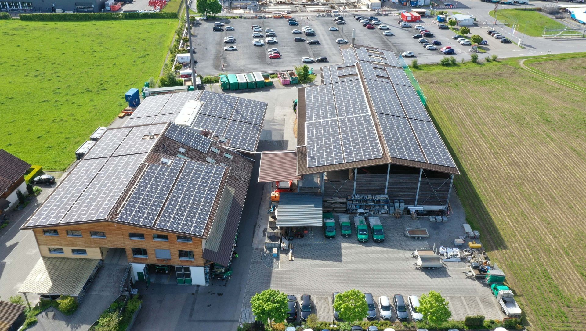 Photovoltaikanlage auf Gebäude der Amstutz Holenergie AG in Emmen