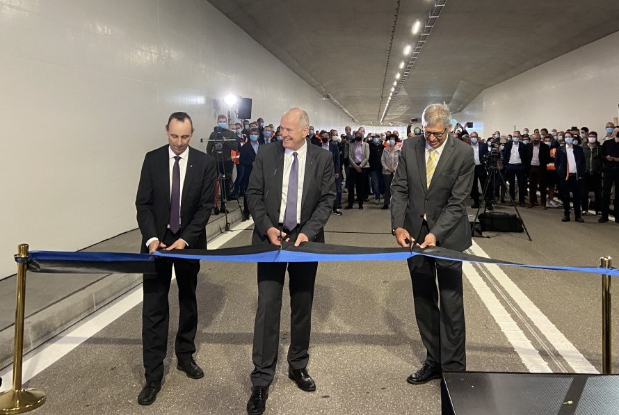 Bandurchschnitt für Eröffnung von Tunnel Neuhof