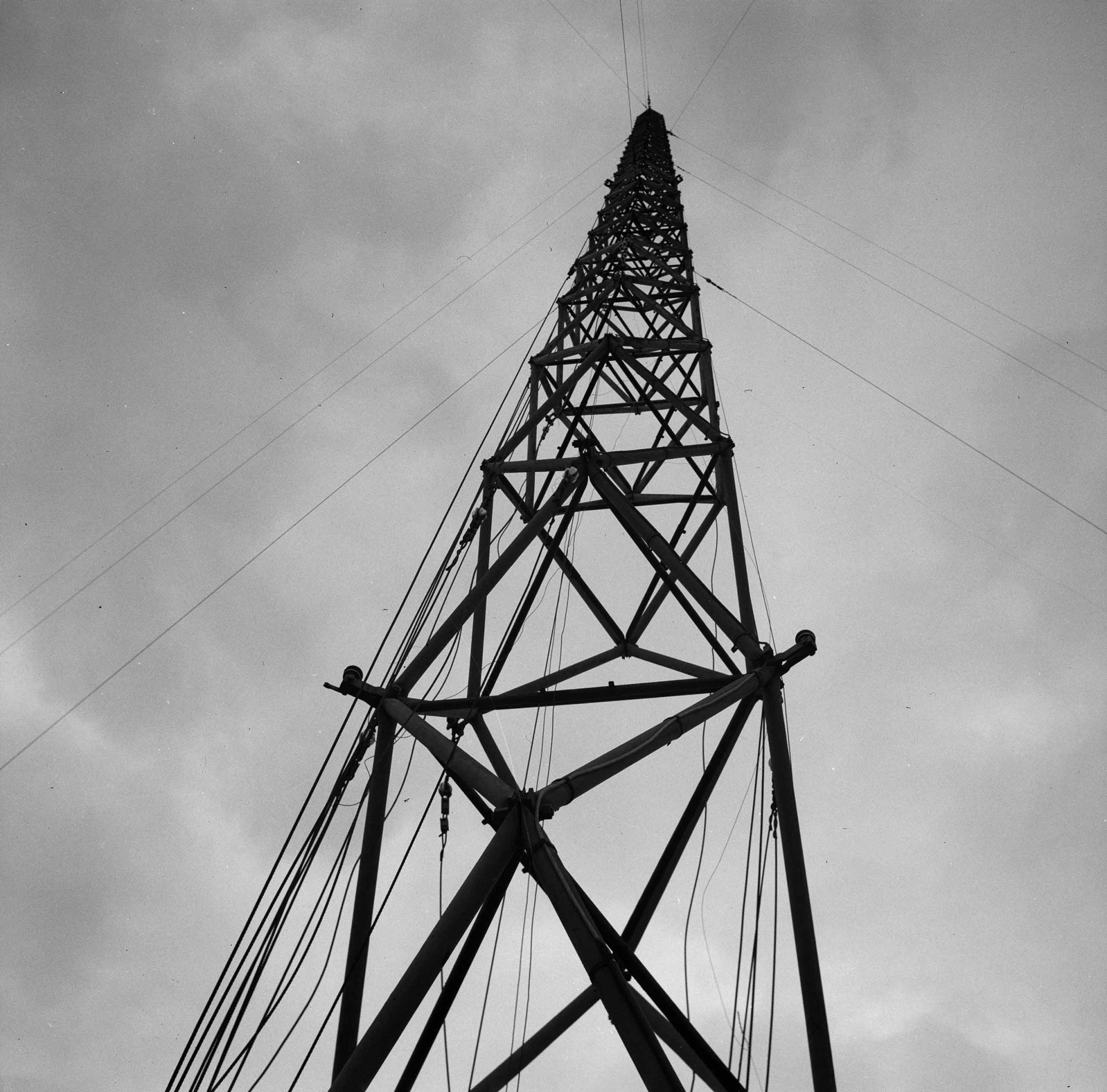 Funkmast auf dem Kasernenareal in Kloten um 1947