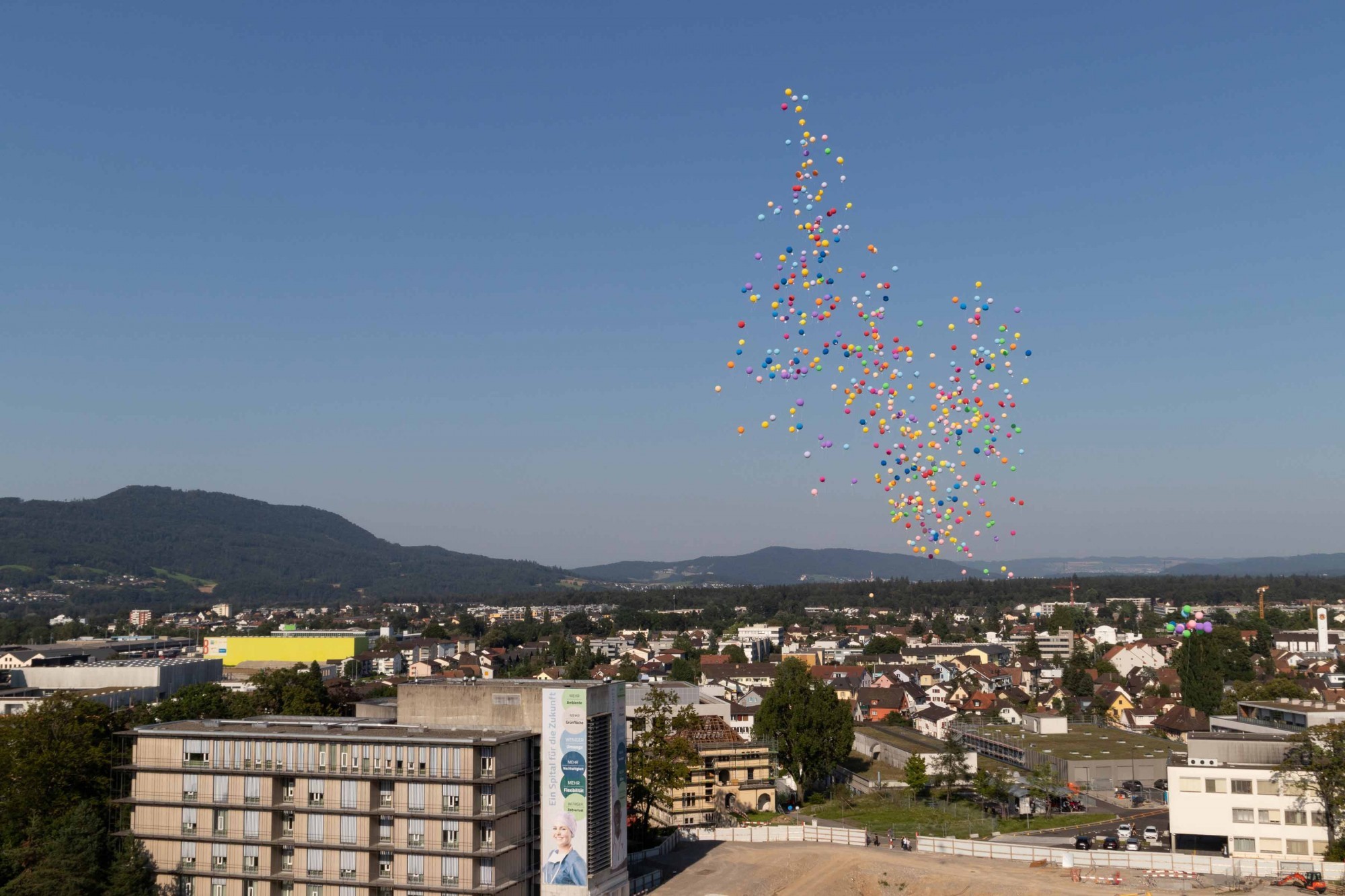 Ballone über Kantonsspital Aarau