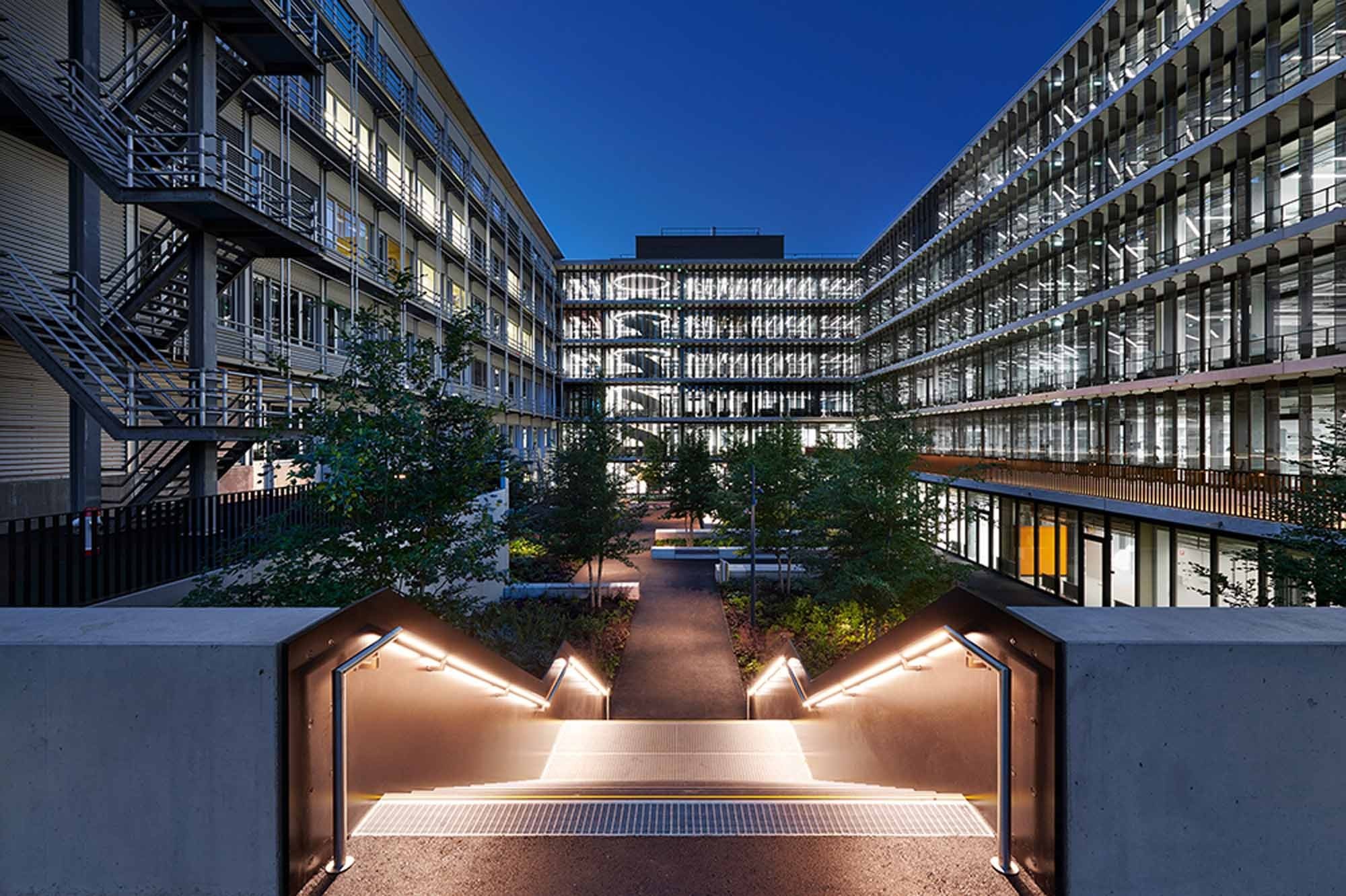 Laborneubau UZI 5 Universität Zürich bei Nacht