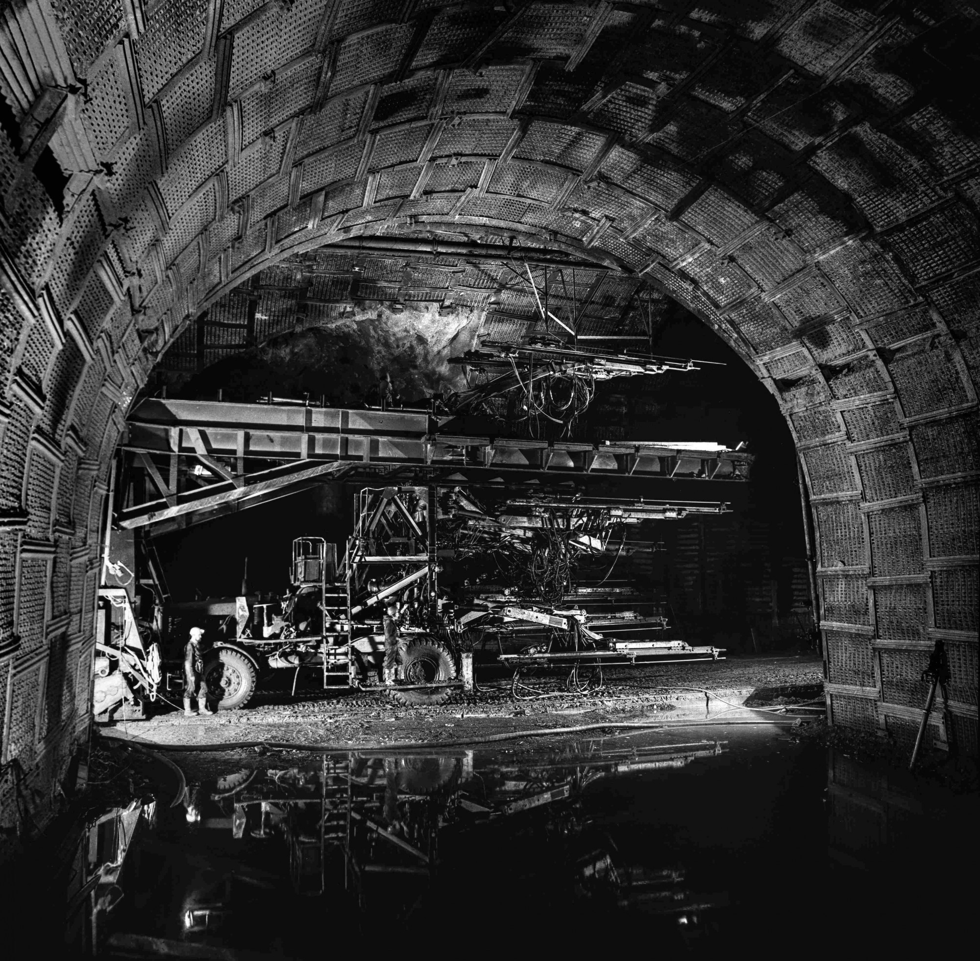 üftungszentrale Motto di Dentro Atlas-Copco-Bohrjumbos Gotthard Strassentunnel