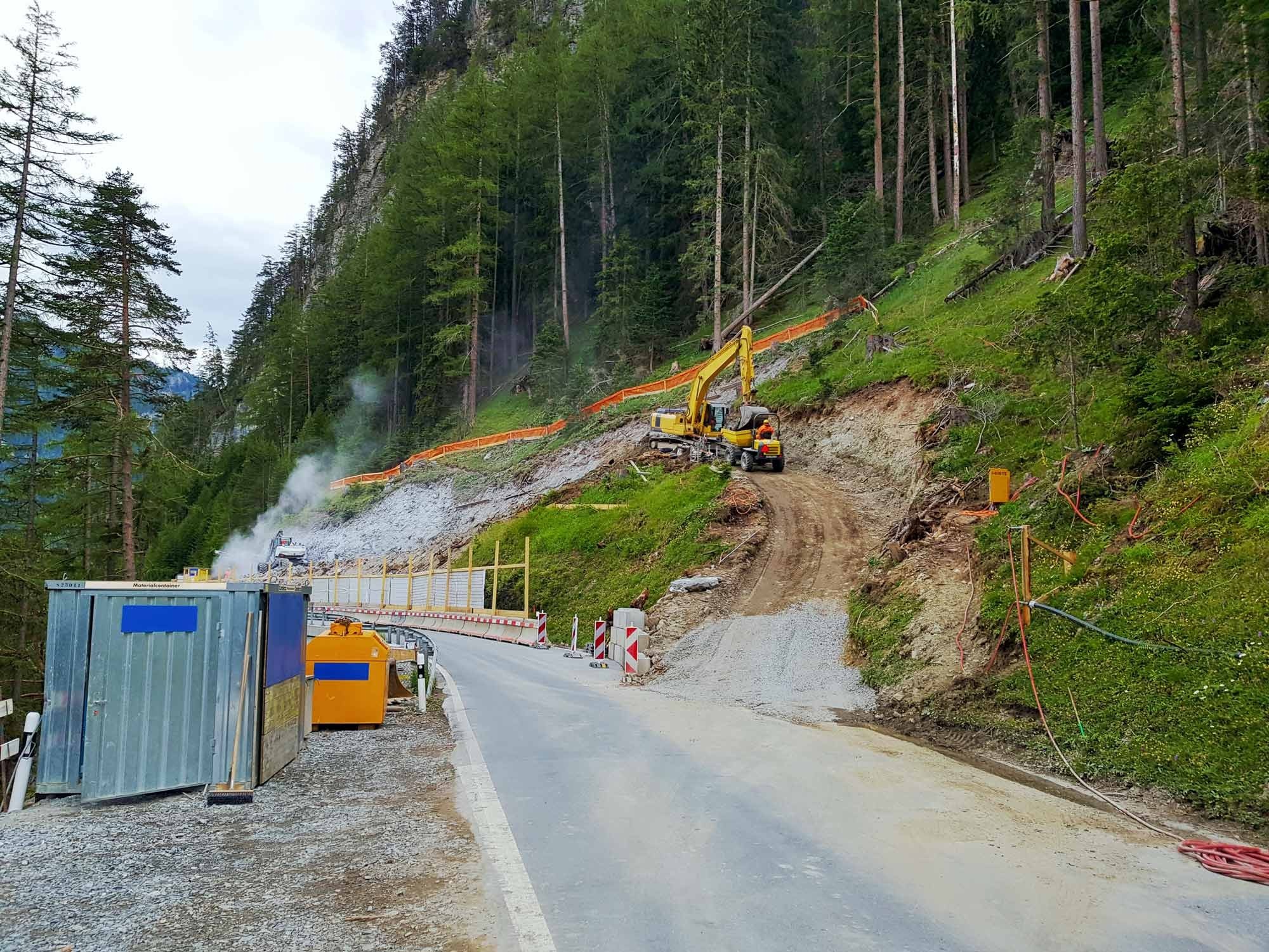 Bauarbeiten für Voreinschnitt am Ostportal Tunnel Val Alpetta