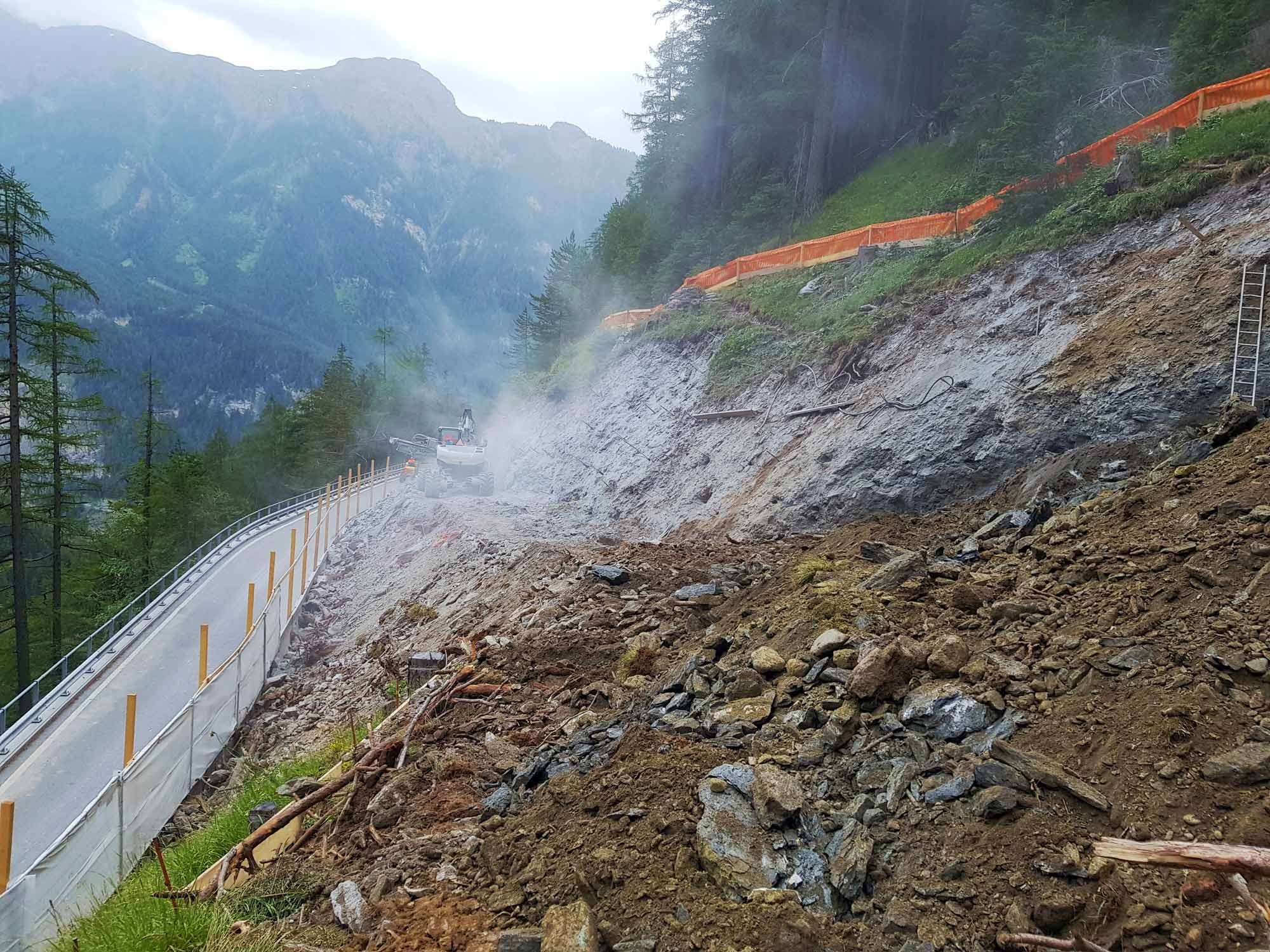 Bauarbeiten für Voreinschnitt am Ostportal Tunnel Val Alpetta