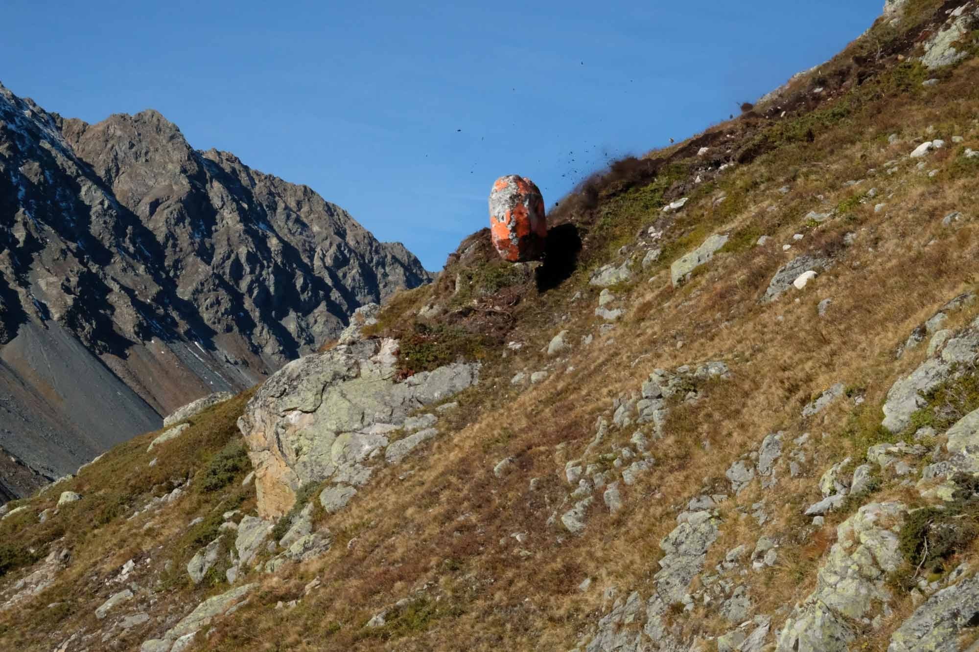 Rollender Stein beim Flüelapass