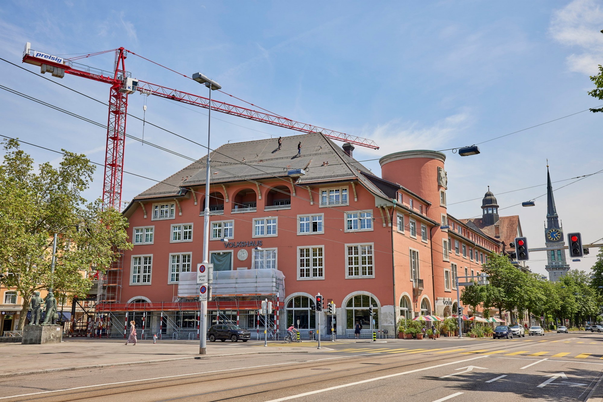 Volkshaus Zürich Fassade Sanierung rot