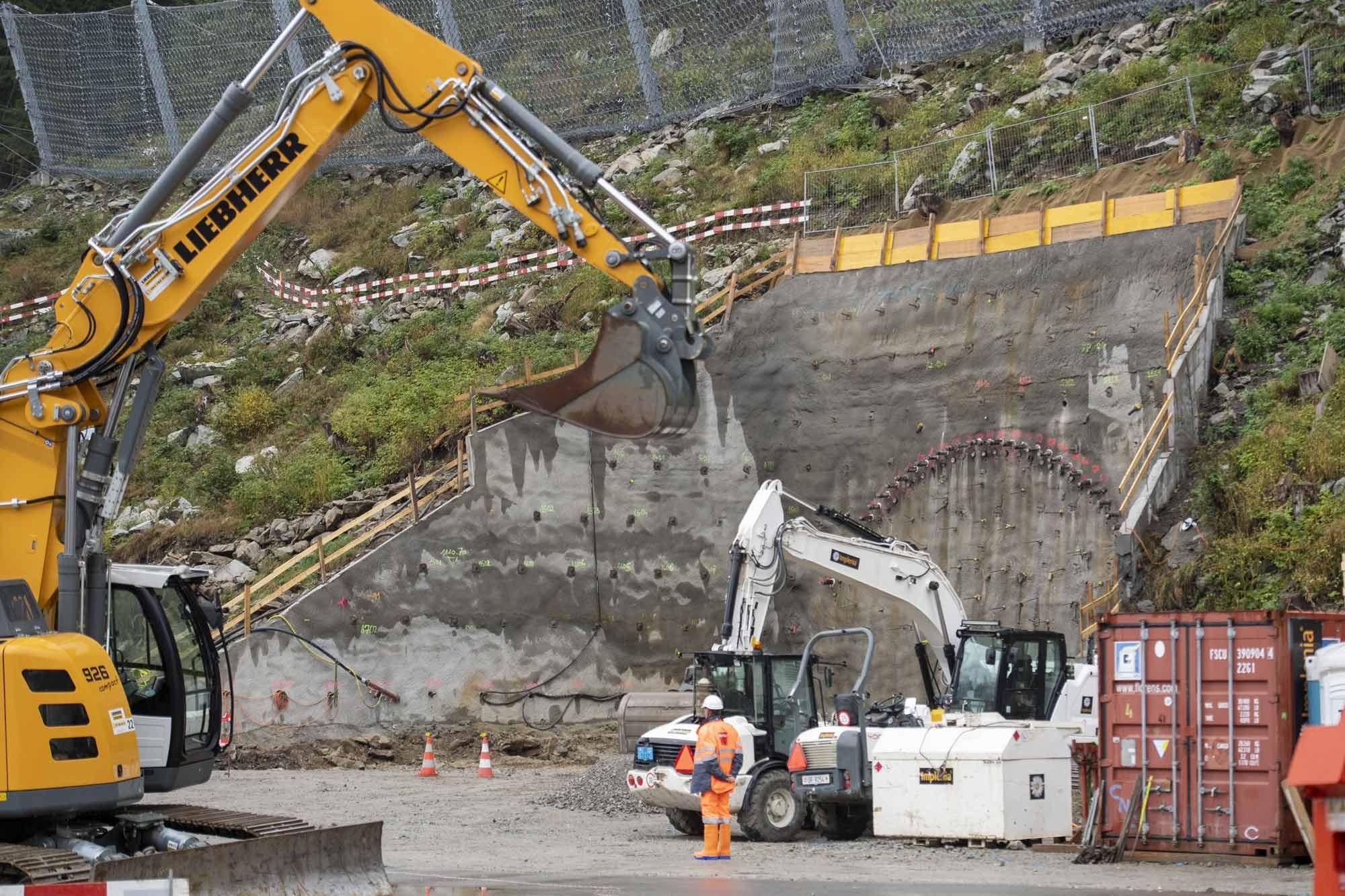 Spatenstich zum Bau der zweiten Gotthard-Röhre Tunnelportal