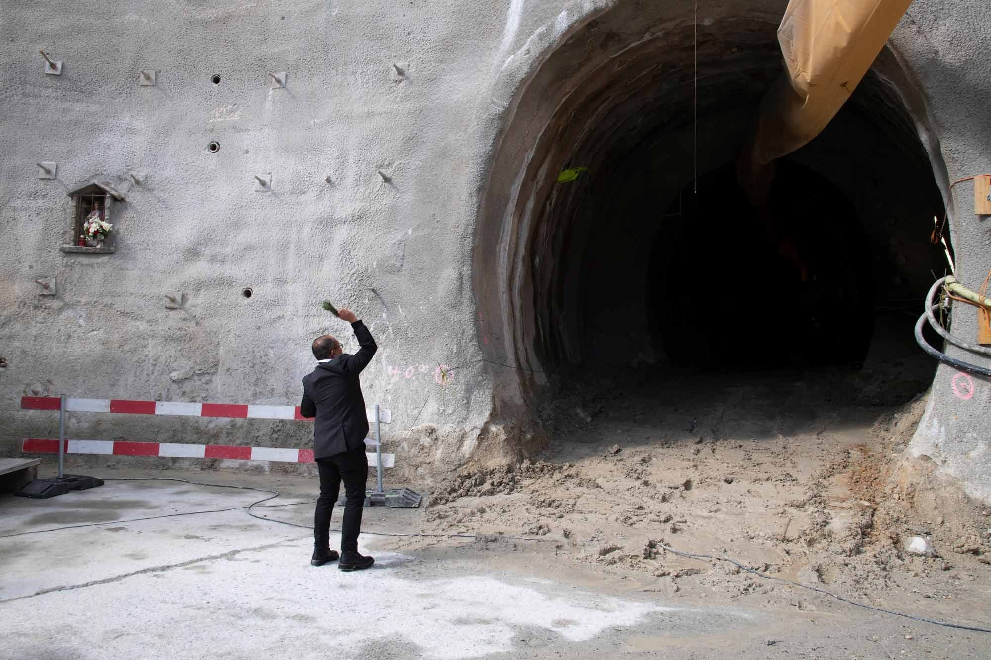 Tunnelportal Airolo Spatenstich zweite Gotthard-Röhre