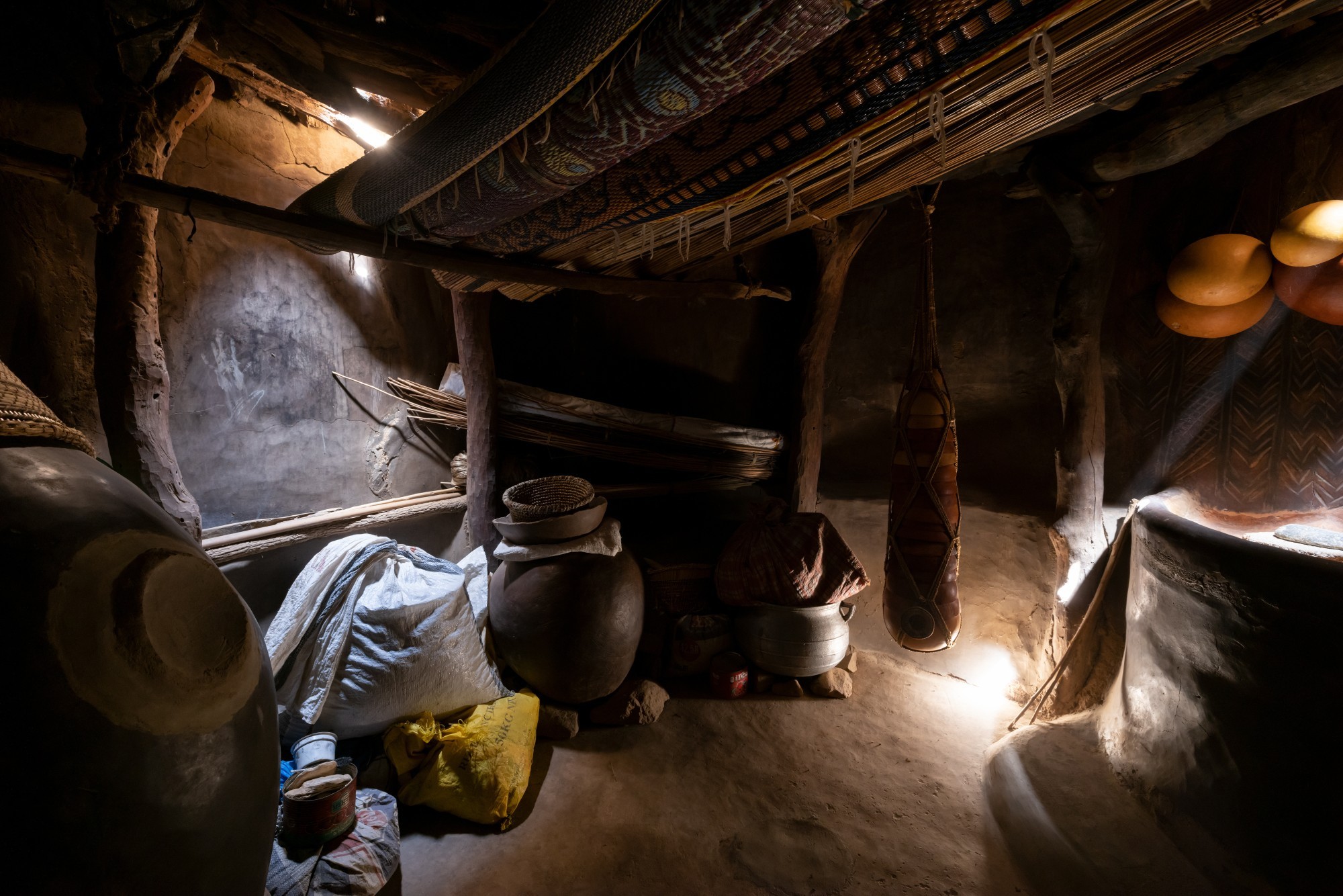 Lagerraum in einem traditionellen Haus in Tiebélé