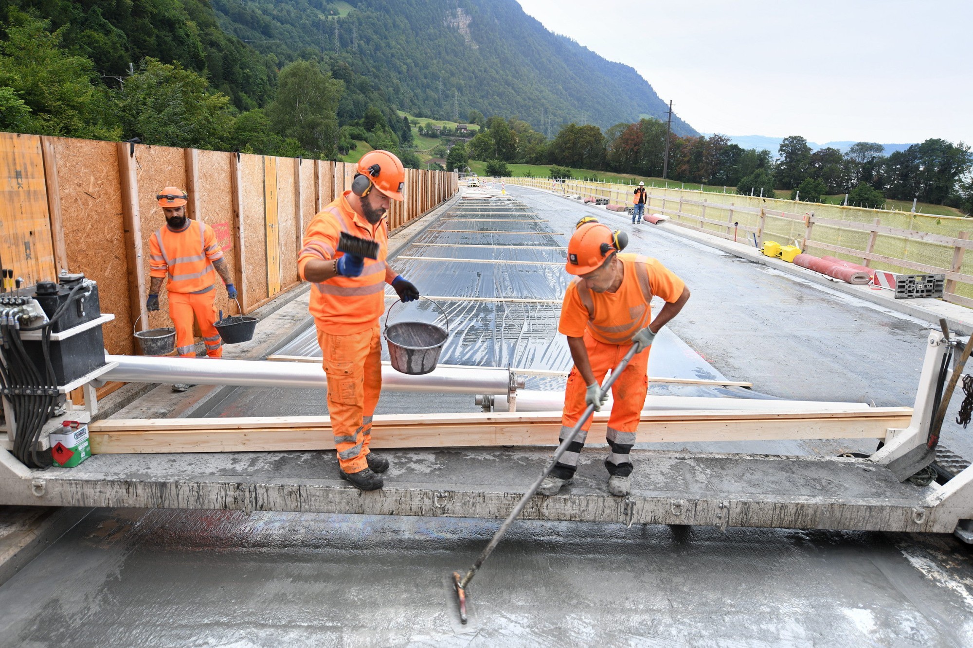 UHFB Einbaufertiger Abtaloschieren Nachbehandlung