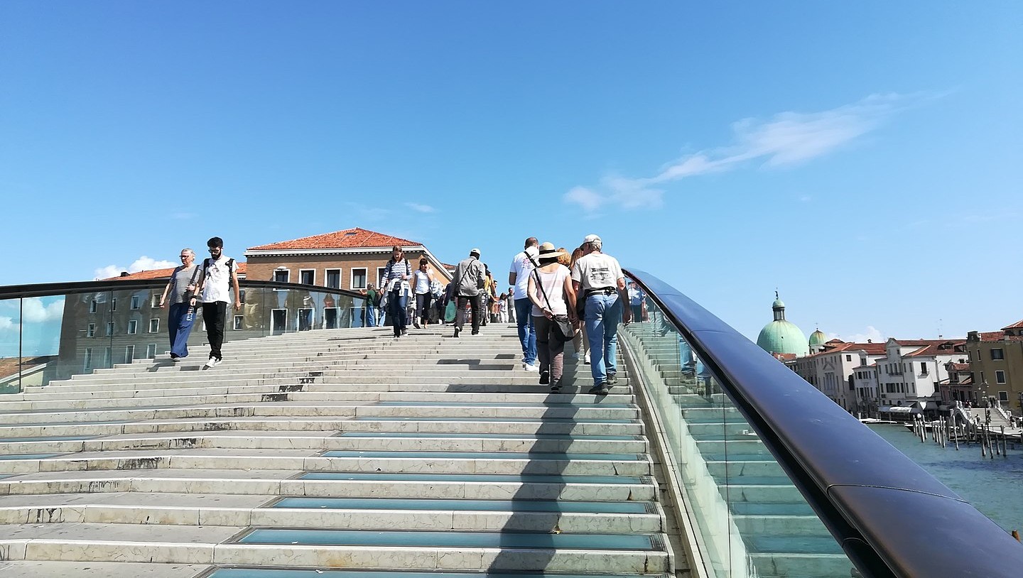 Ponte della Costituzione Stufen Venedig