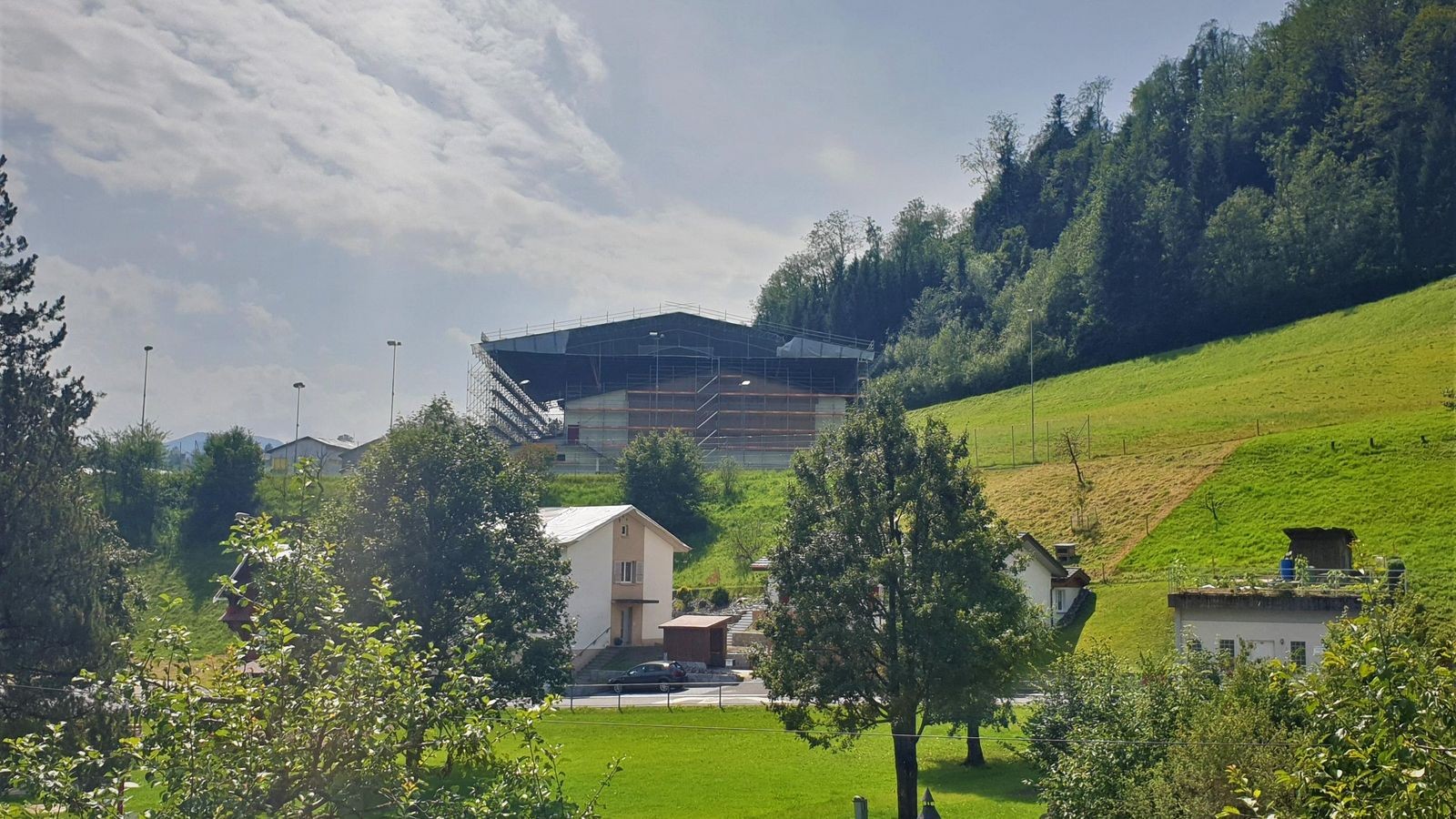 Beschädigte Sporthalle Berghof in Wolhusen