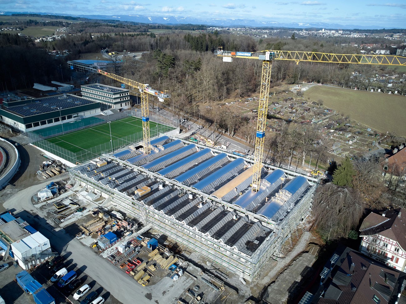 Luftbild der Baustelle für Schwimmhalle Neufeld in Bern