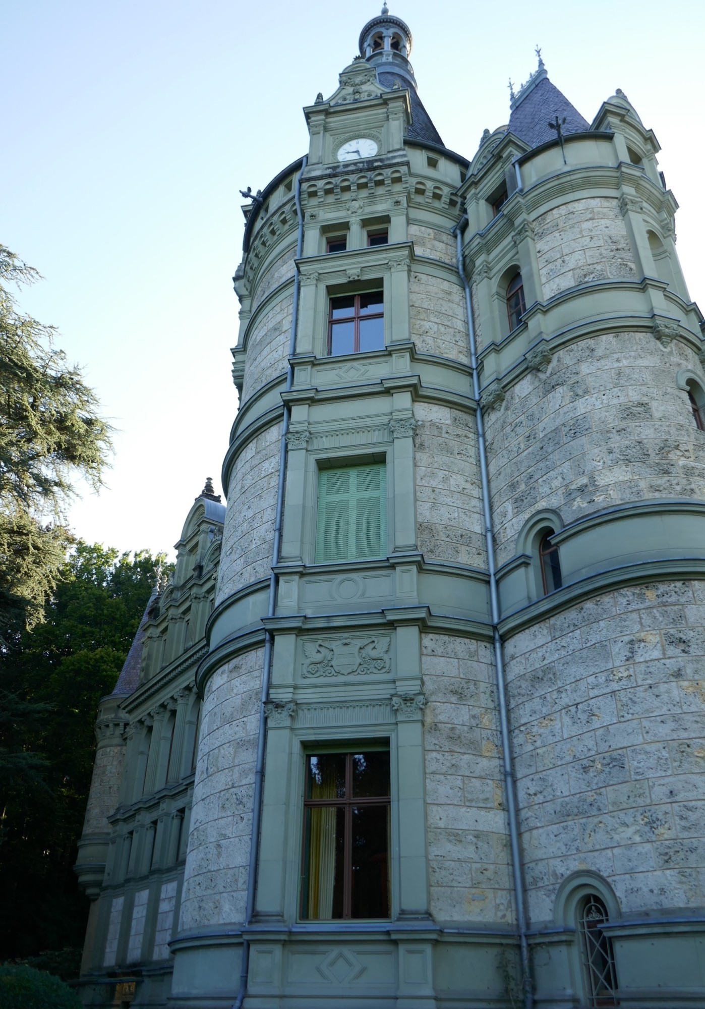 Schloss Hünegg Nordwestseite beschattet