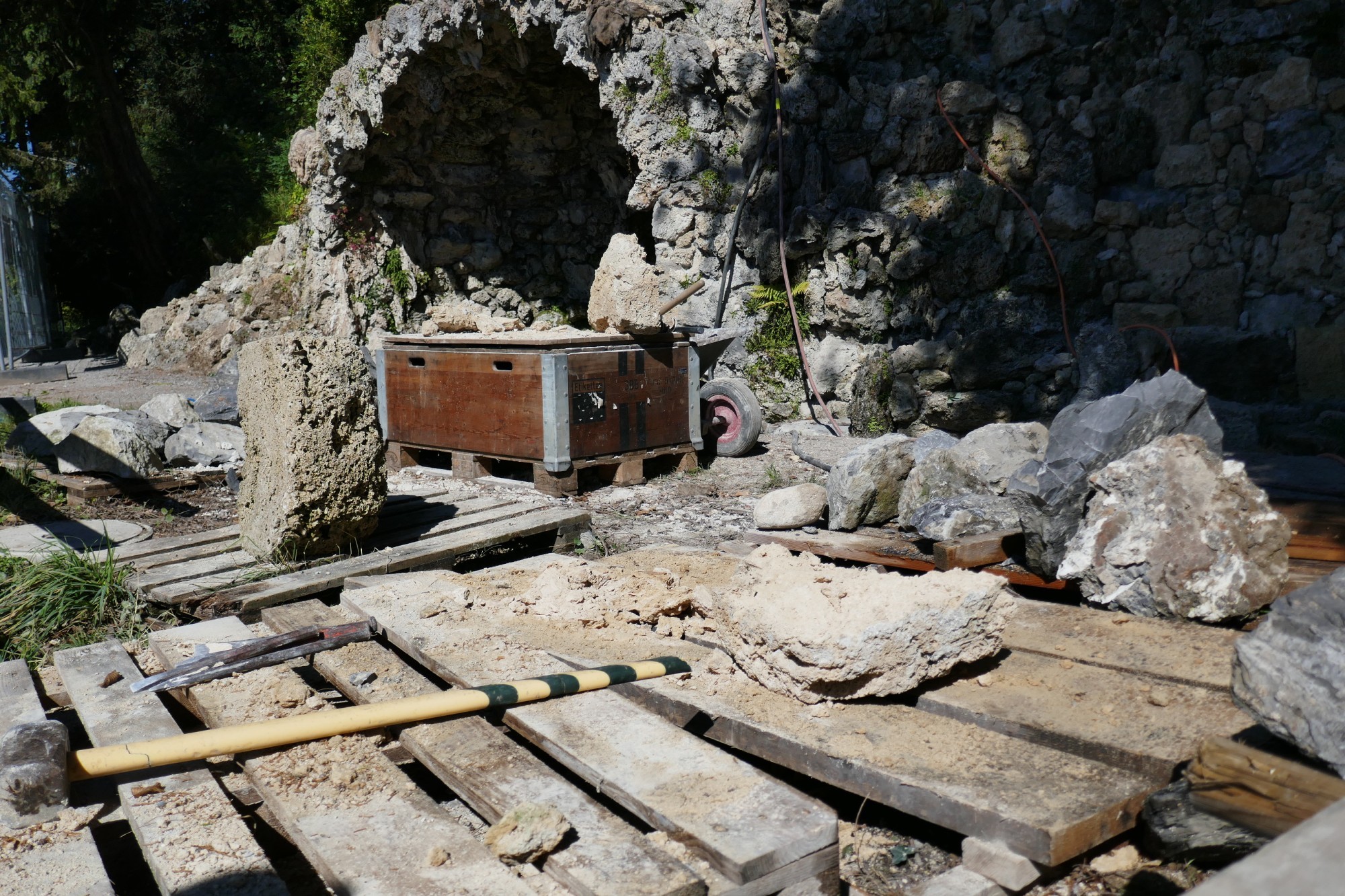 Schloss Hünegg Grotte Sanierung