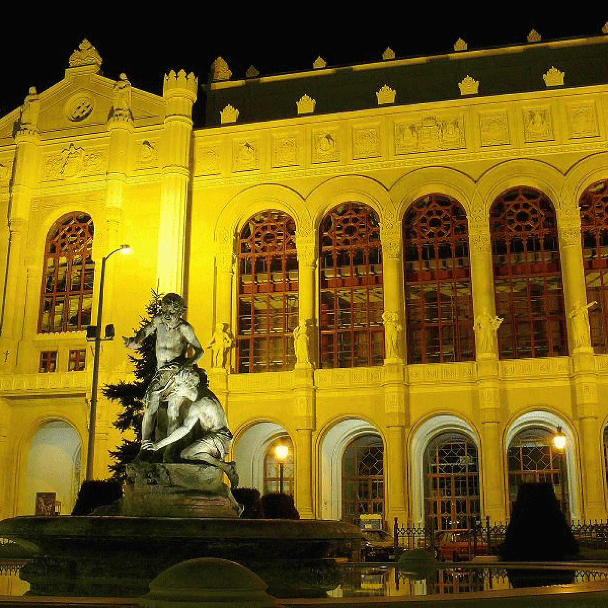 Budapester Vigadó bei Nacht. (Bild: Attila Terbócs, wikipedia.hu, CC)