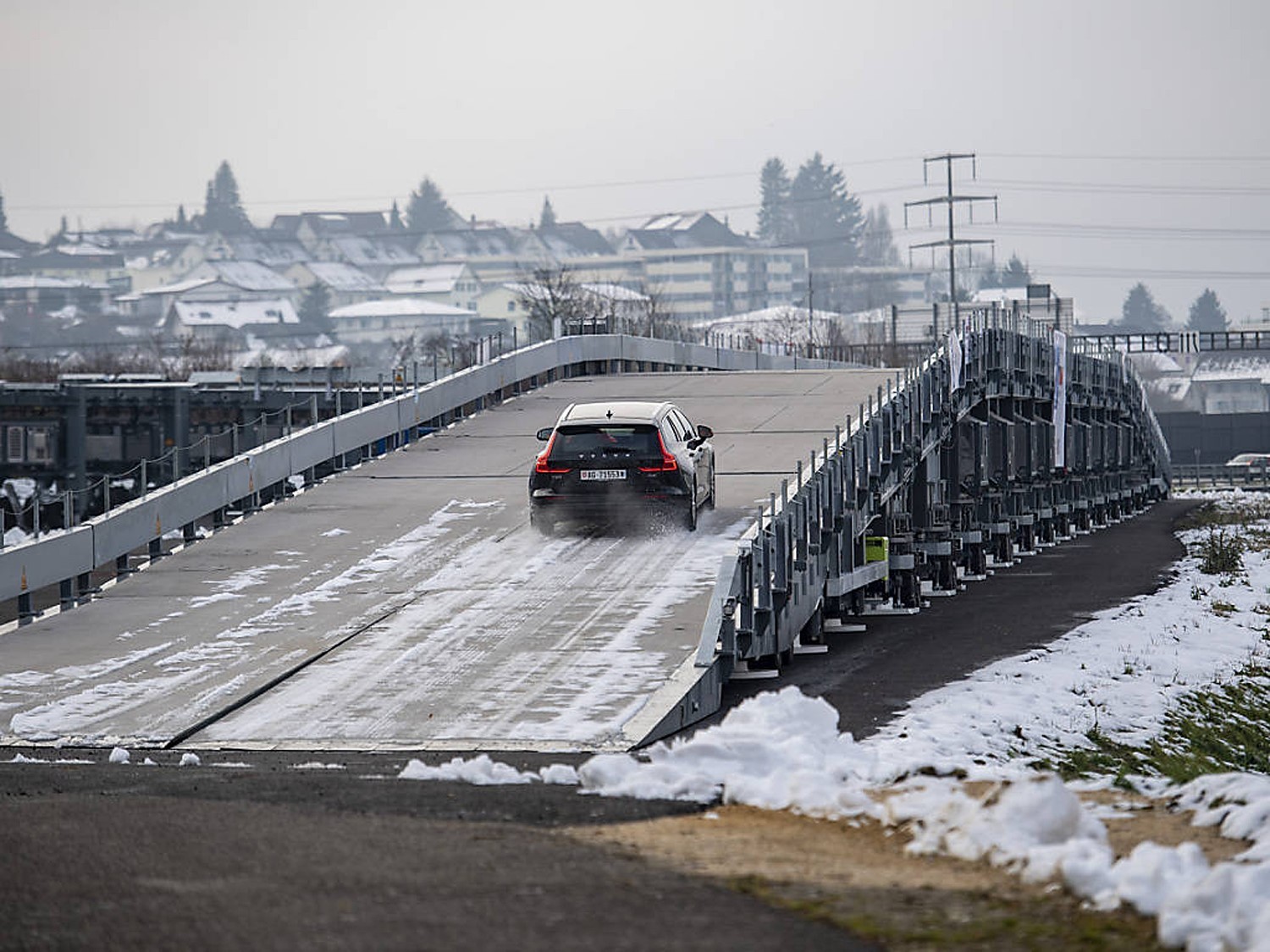 Bild 5: Astra Bridge - Versuchsfahrten mit Lastwagen