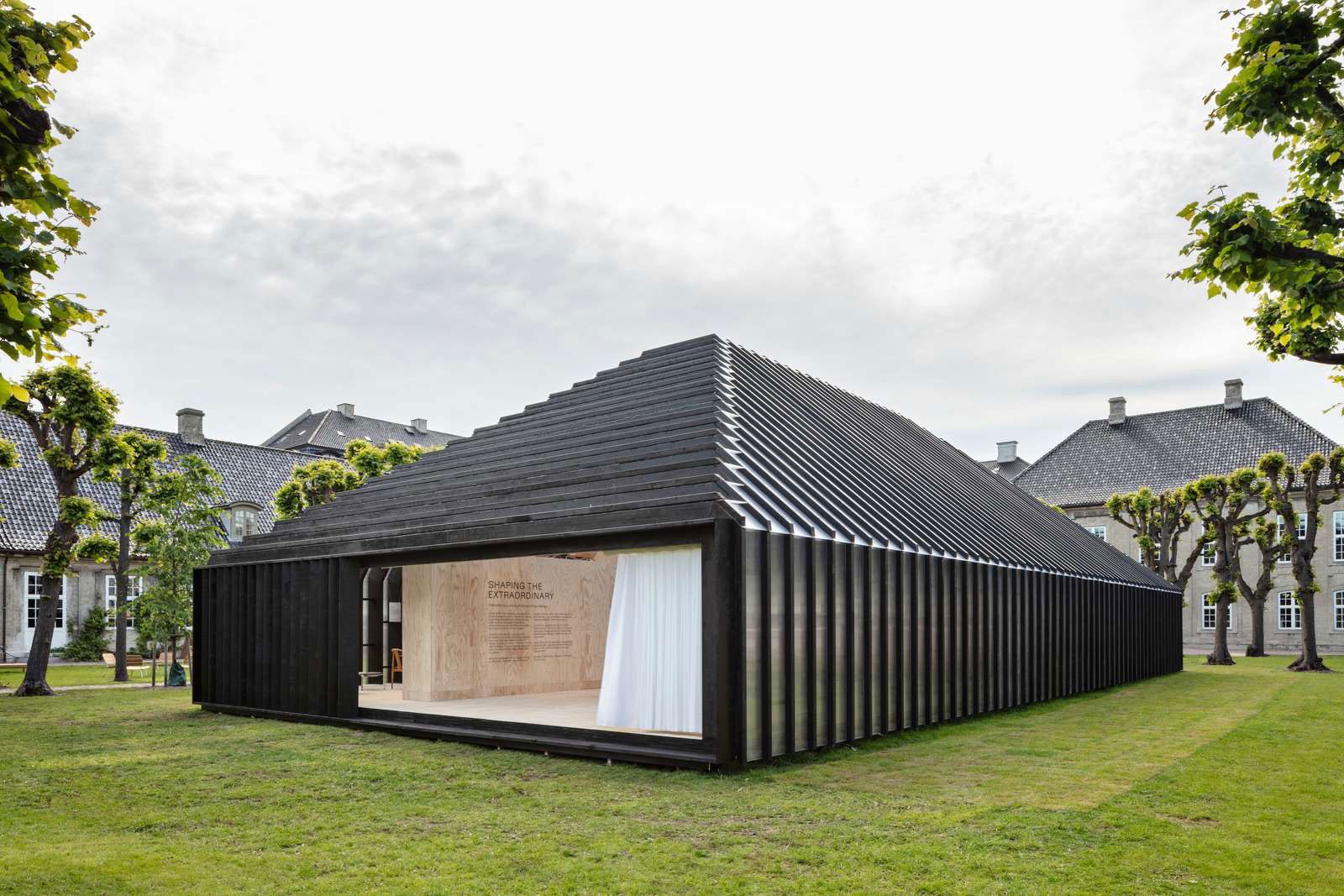 Temporärer Fritz Hansen Pavillon  beim Designmuseum Danmark.