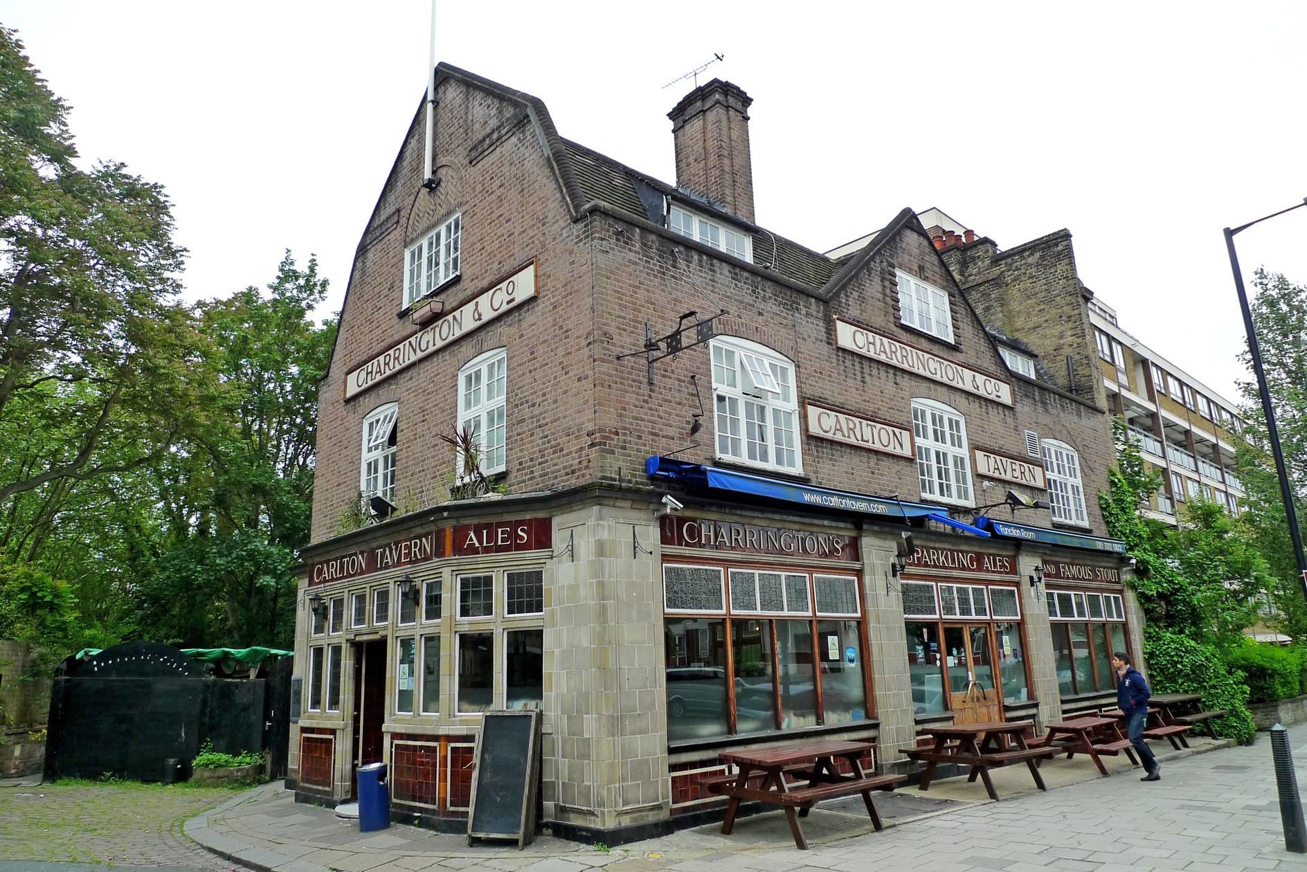 Pub Carlton Tavern in Kilburn London